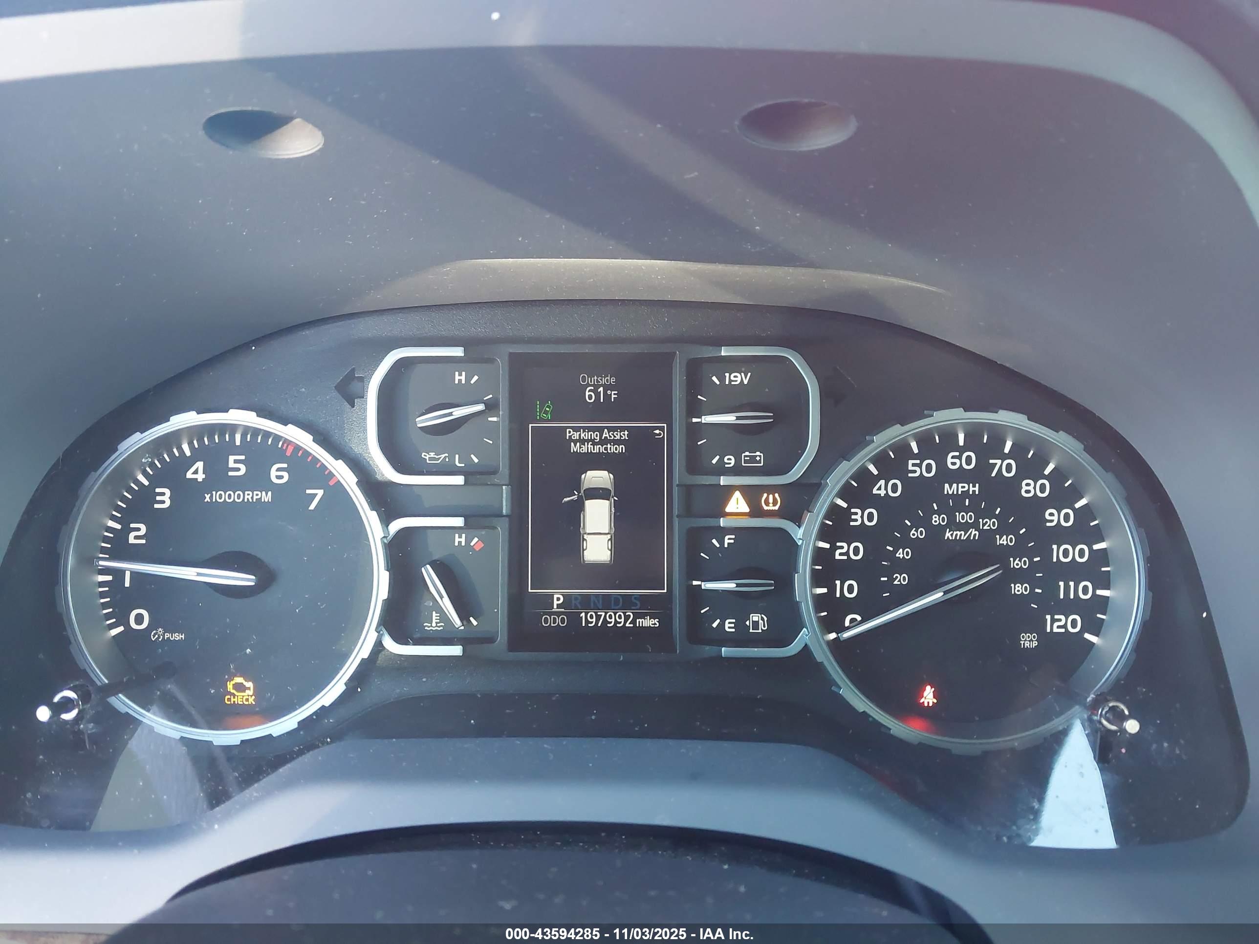 TOYOTA TUNDRA image 7