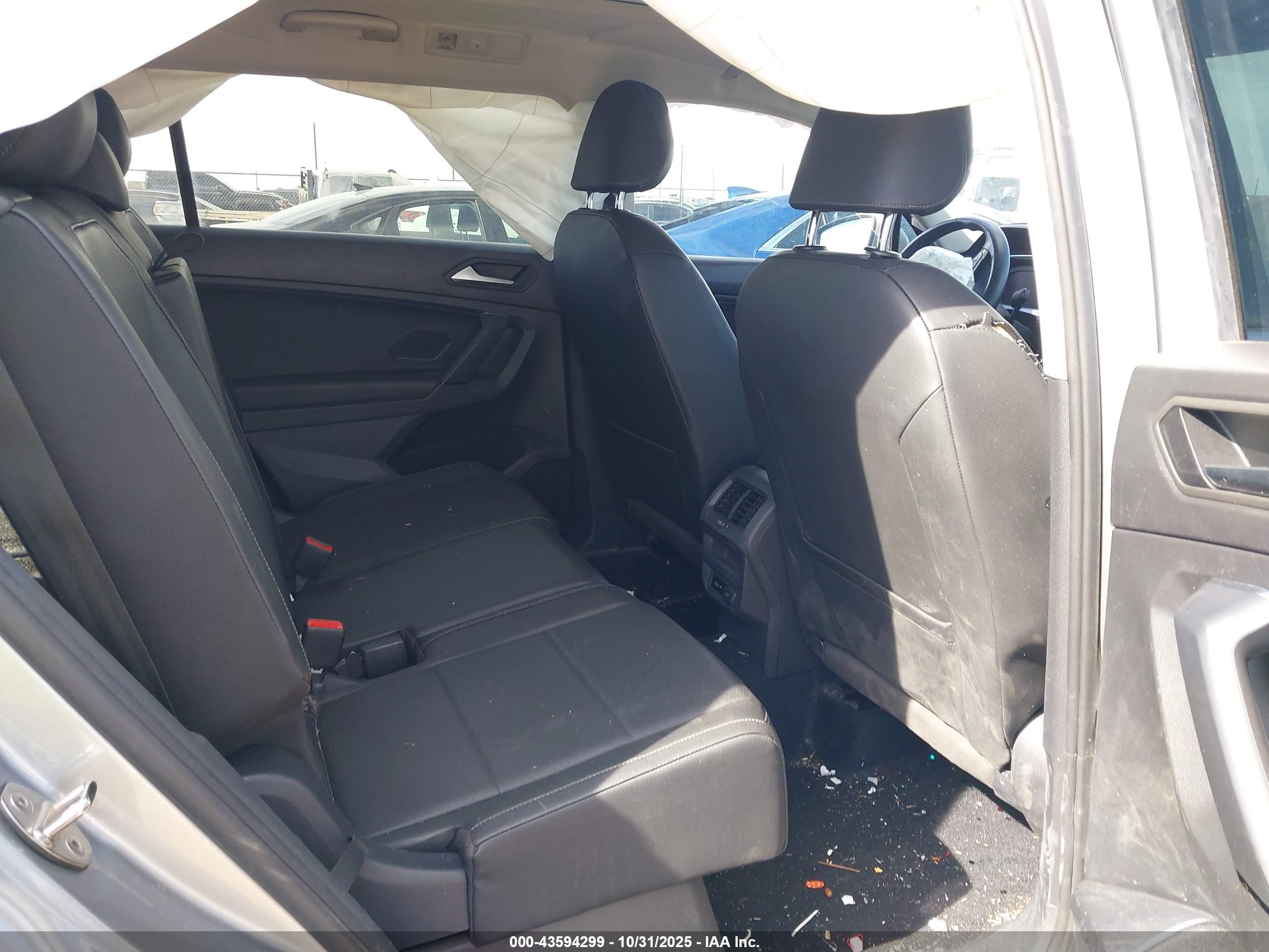 VOLKSWAGEN TIGUAN image 8