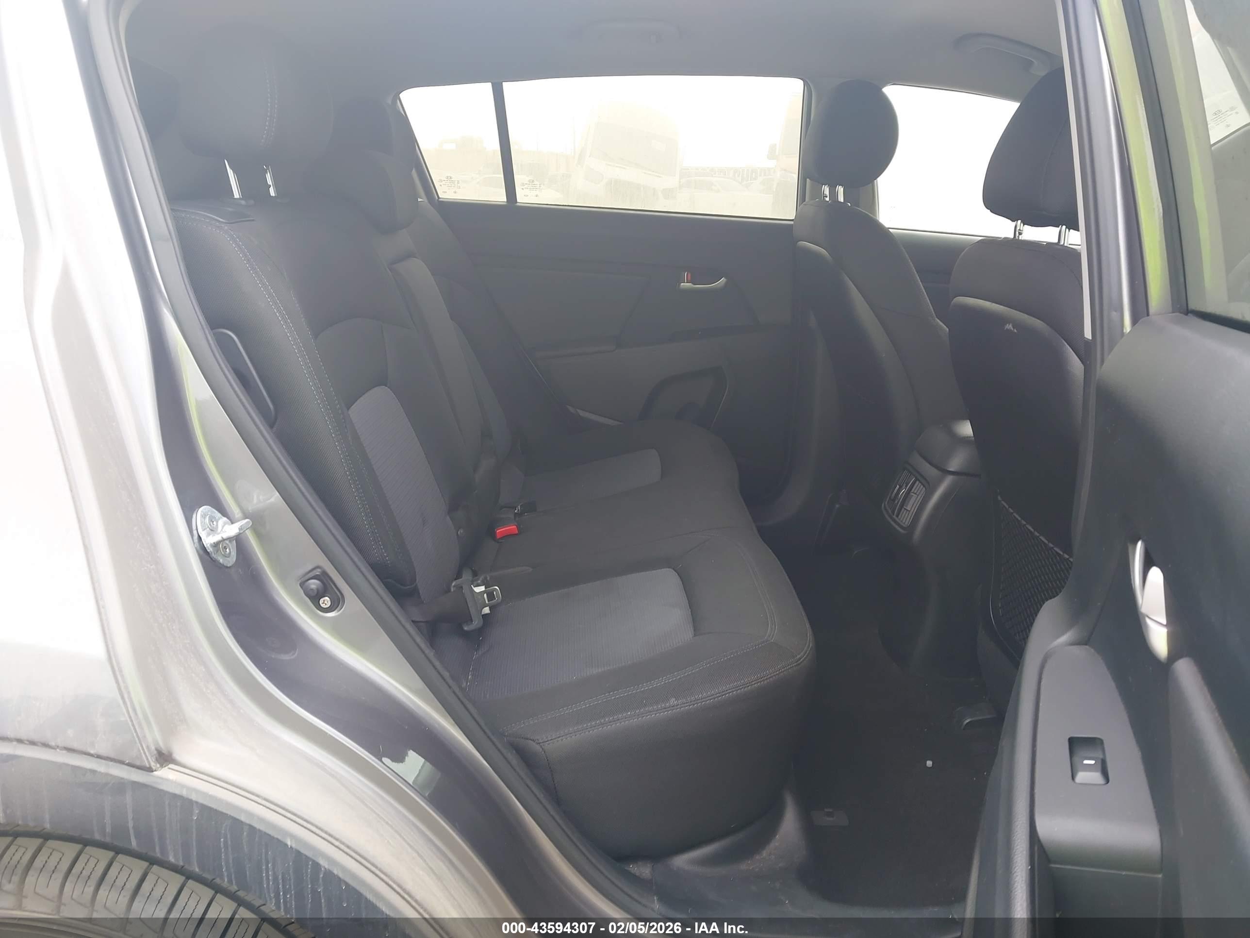KIA SPORTAGE image 8