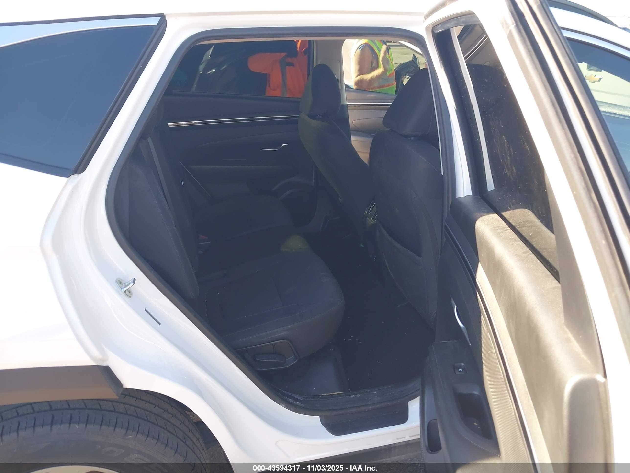 HYUNDAI TUCSON image 8