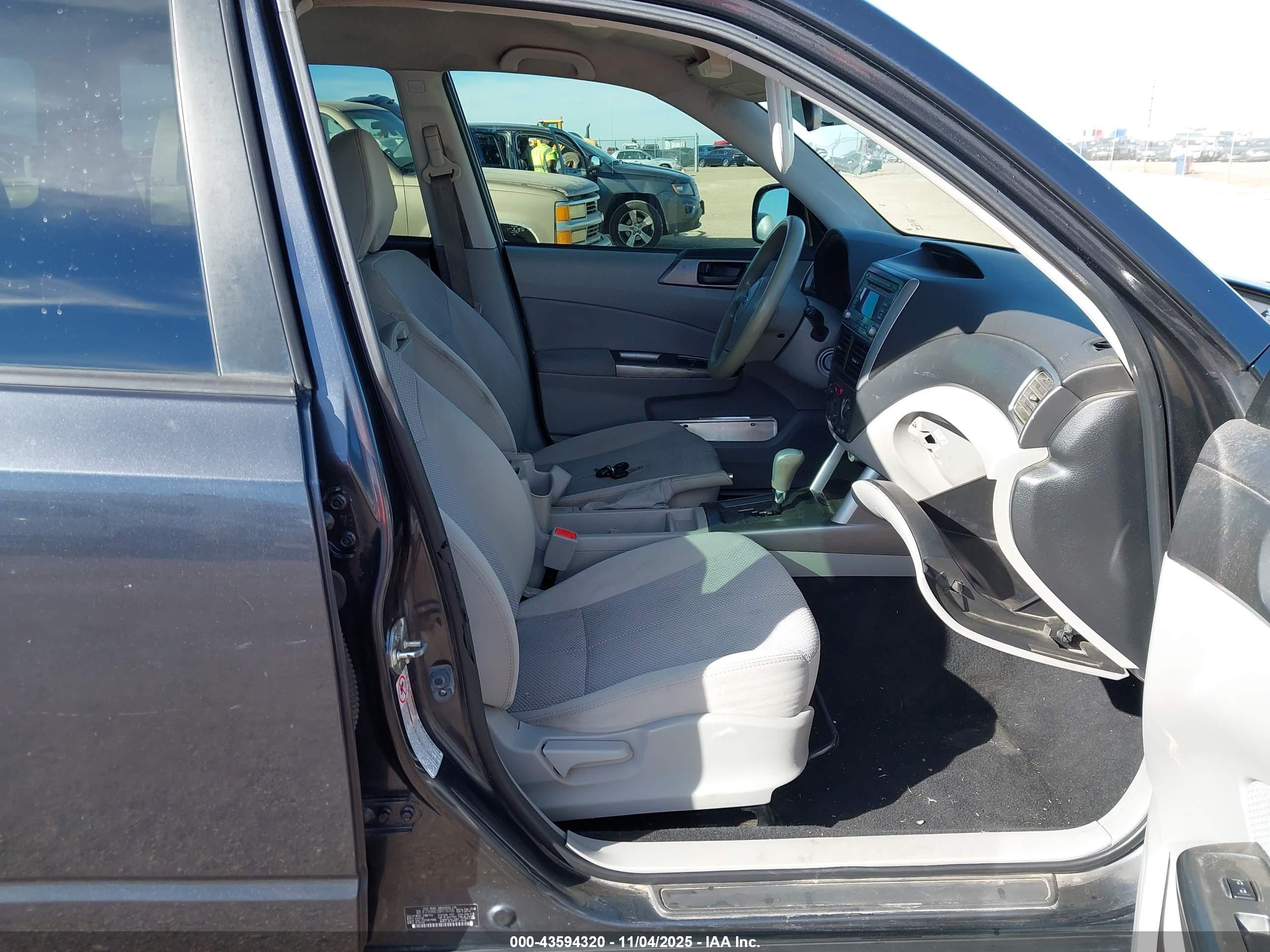 SUBARU FORESTER image 5