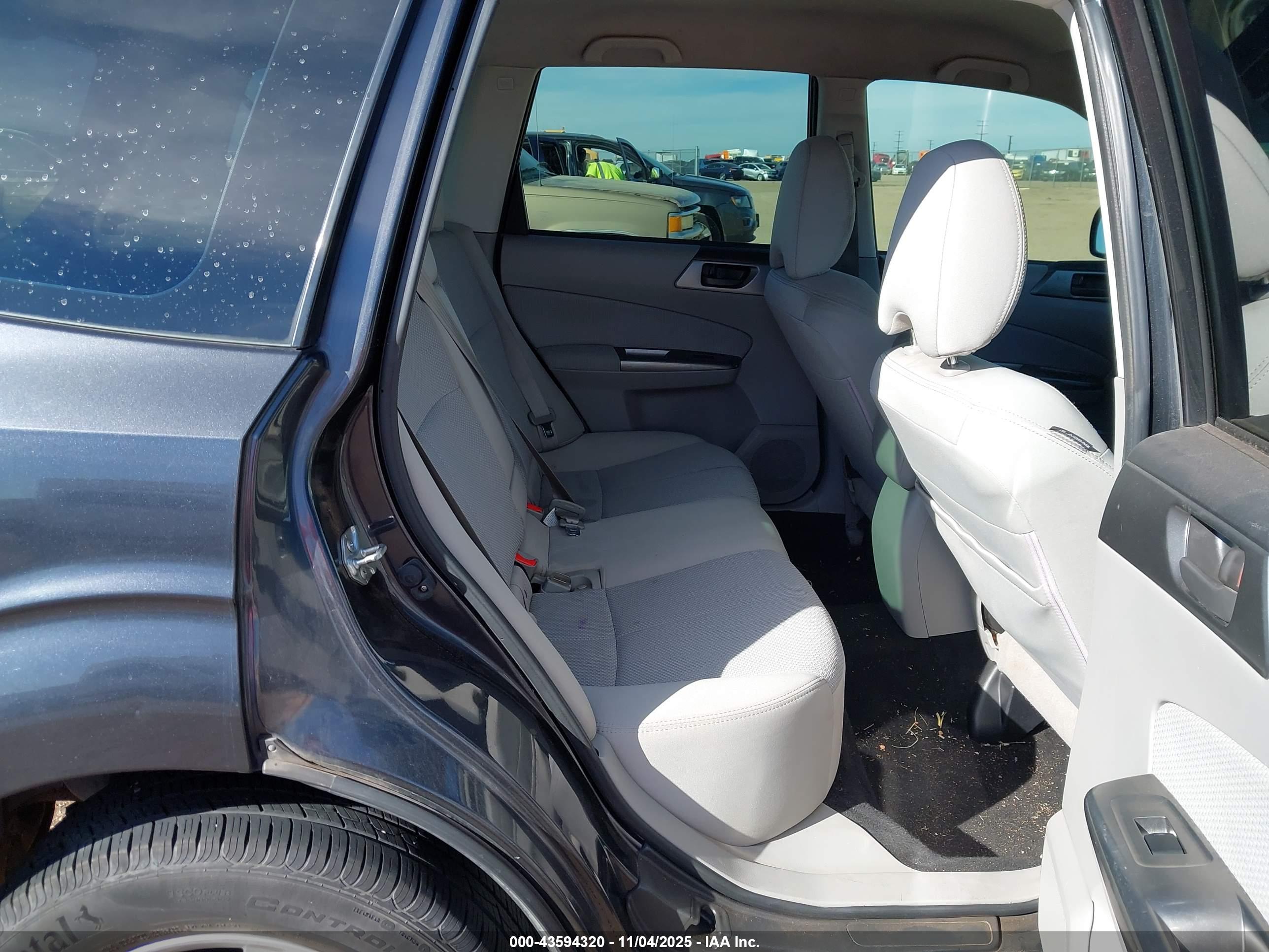SUBARU FORESTER image 8