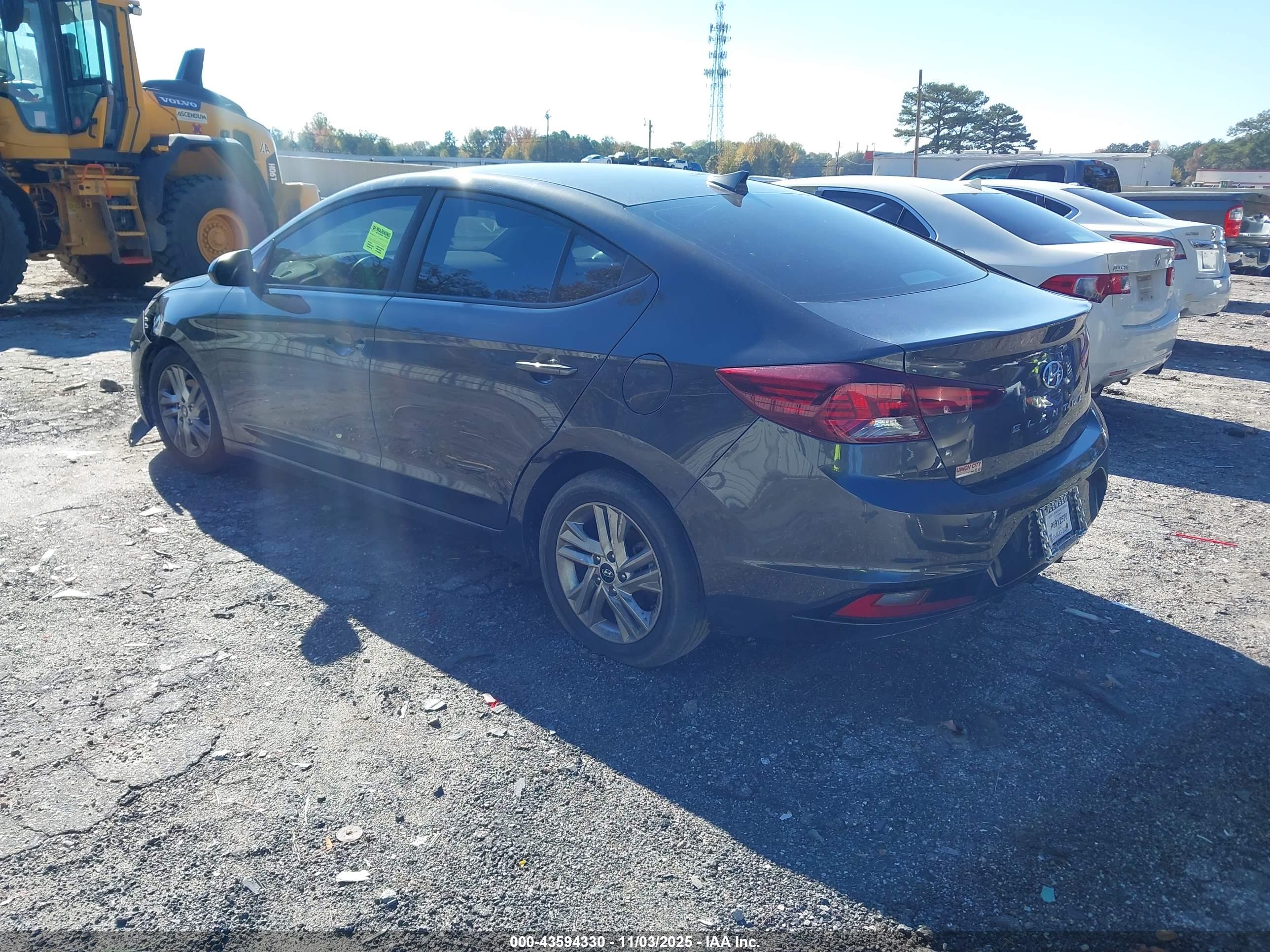 HYUNDAI ELANTRA image 3