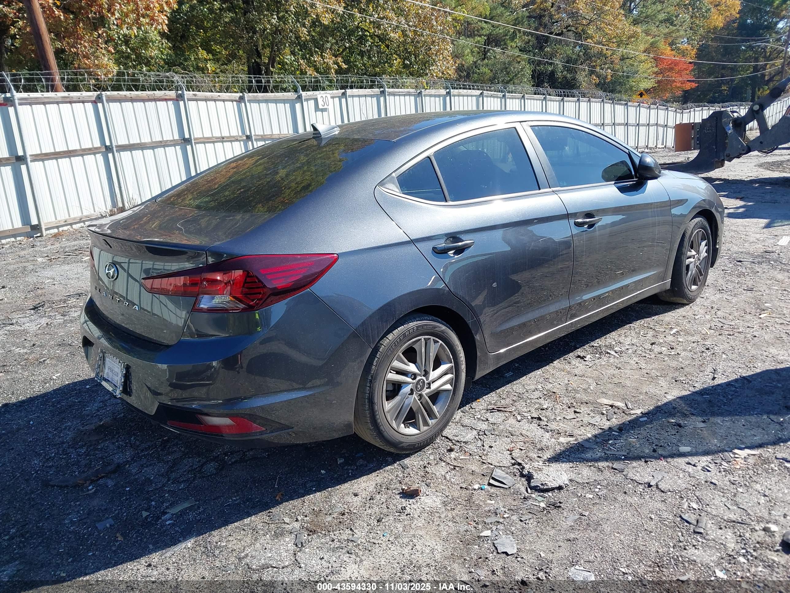 HYUNDAI ELANTRA image 4