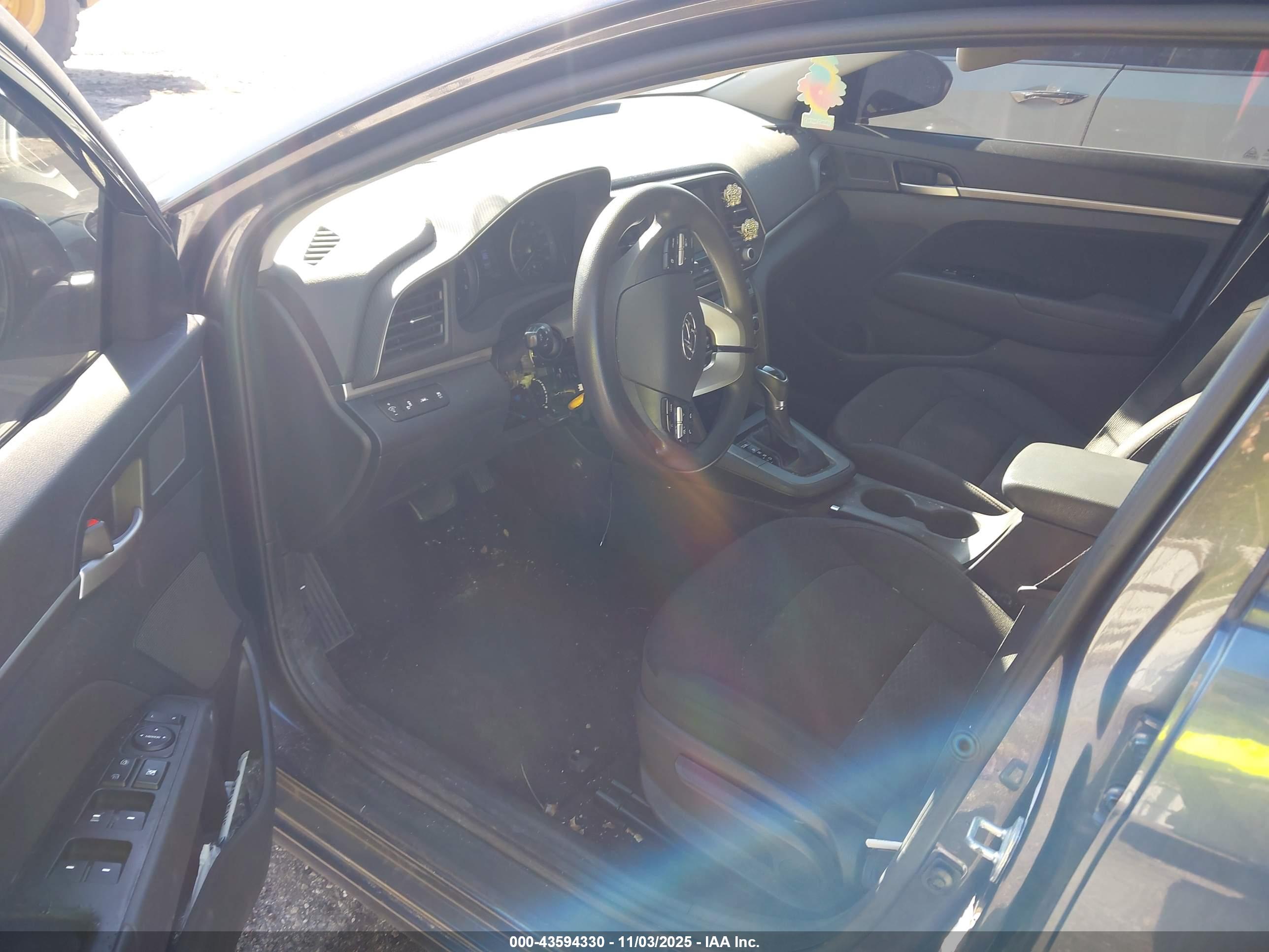 HYUNDAI ELANTRA image 5