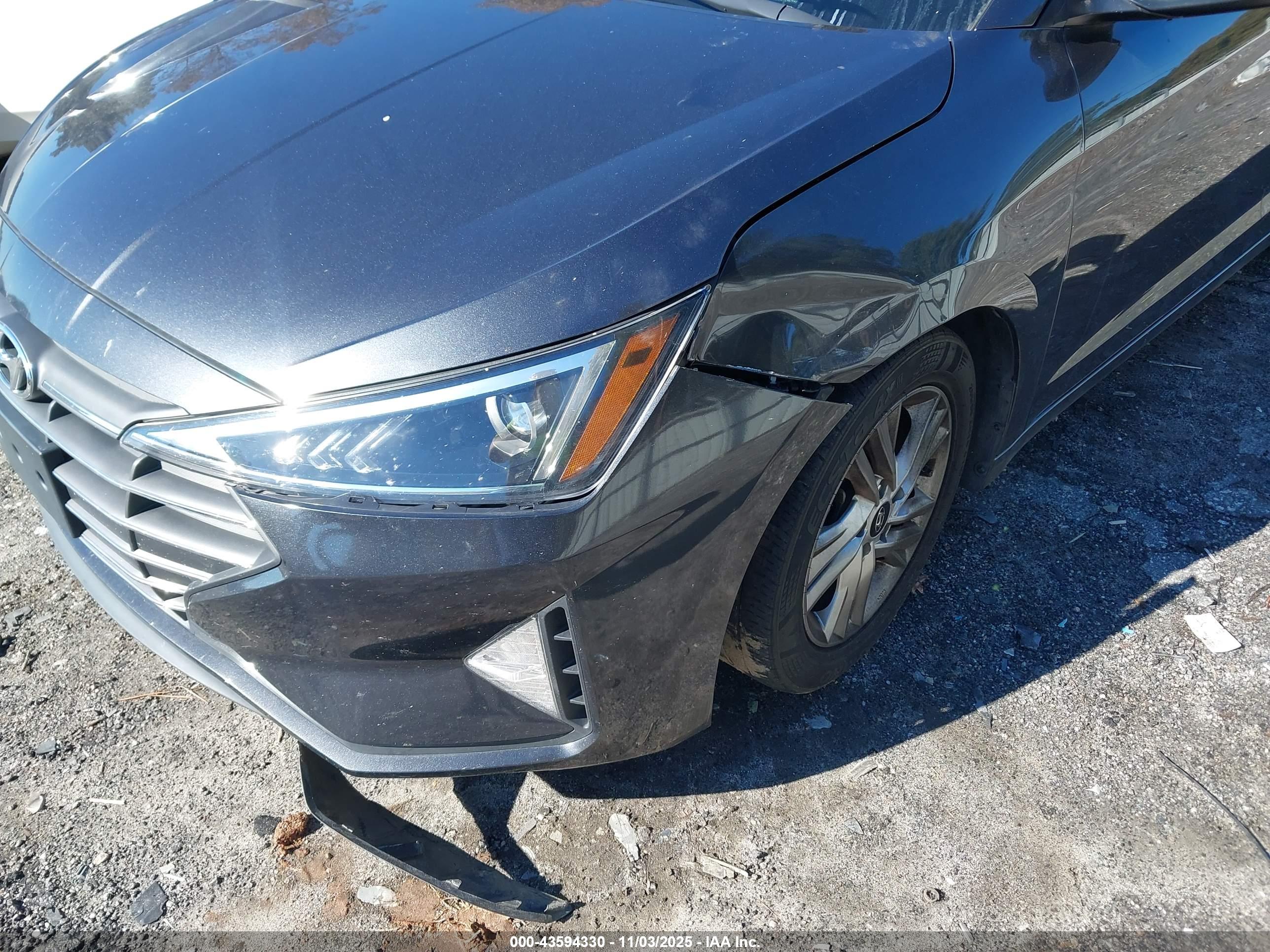 HYUNDAI ELANTRA image 6