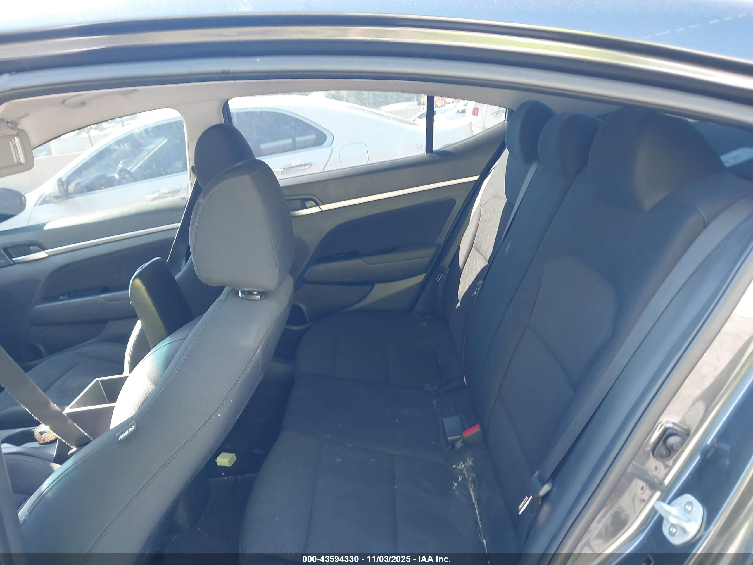 HYUNDAI ELANTRA image 8