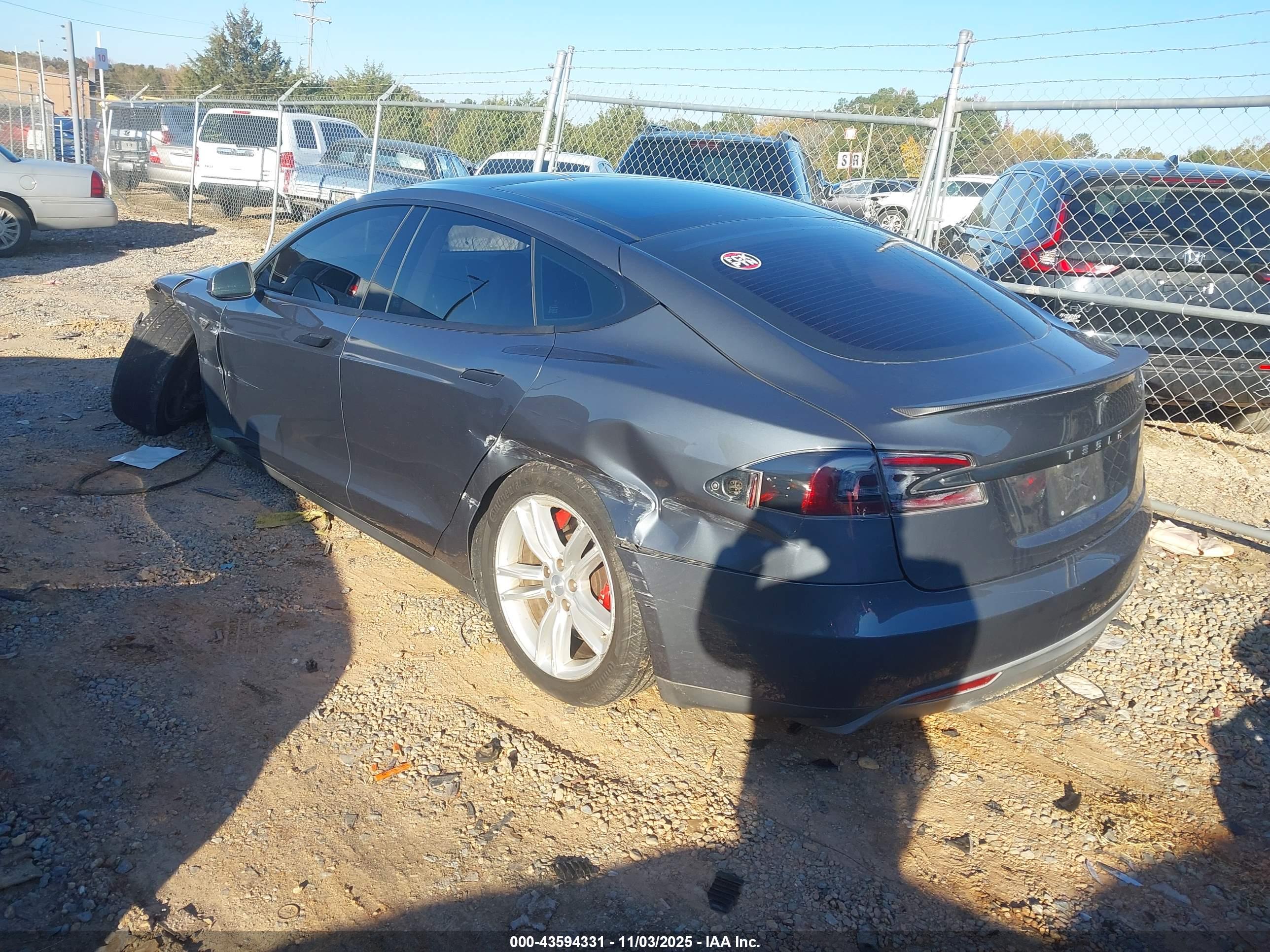 TESLA MODEL image 3
