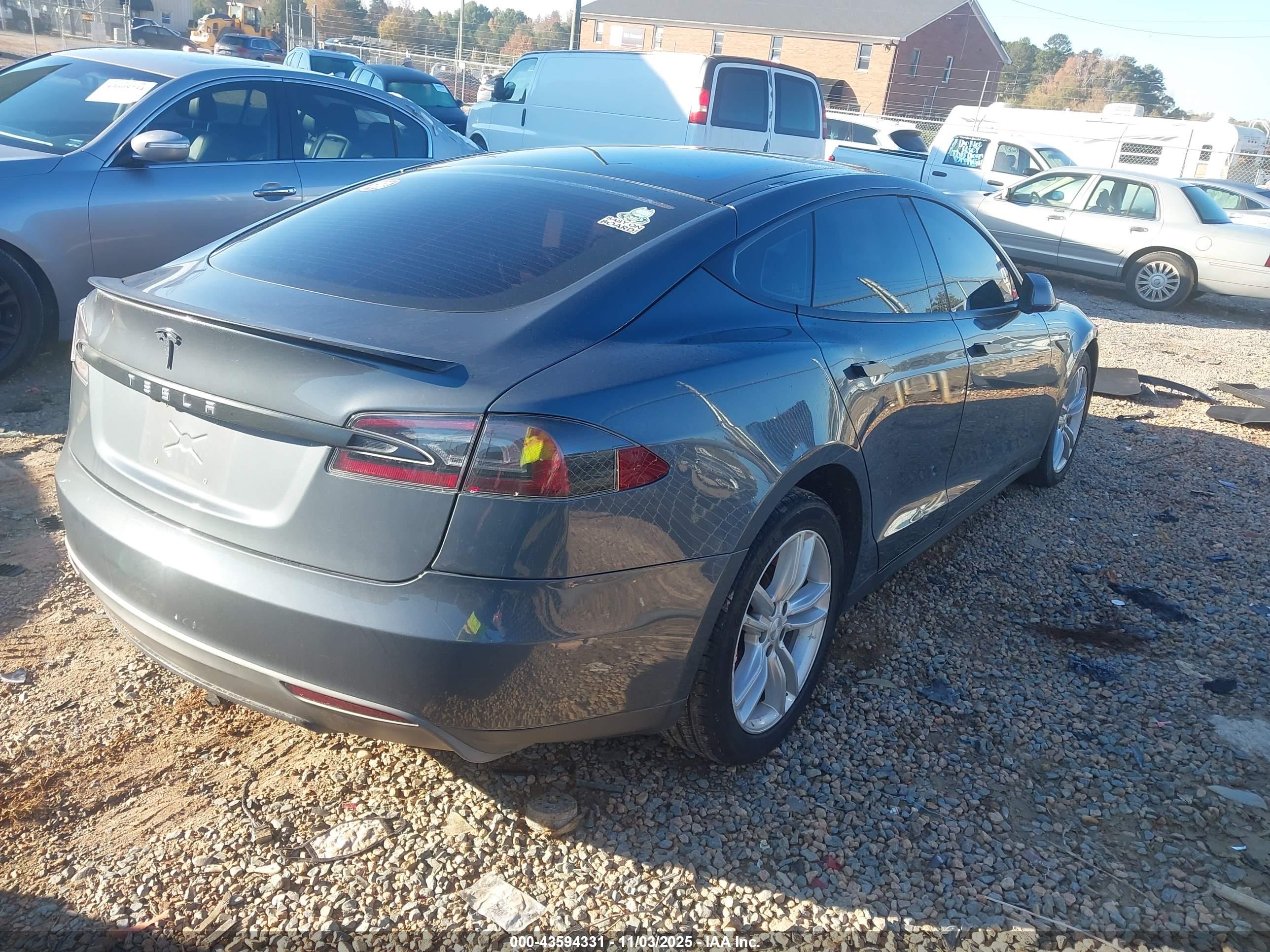 TESLA MODEL image 4