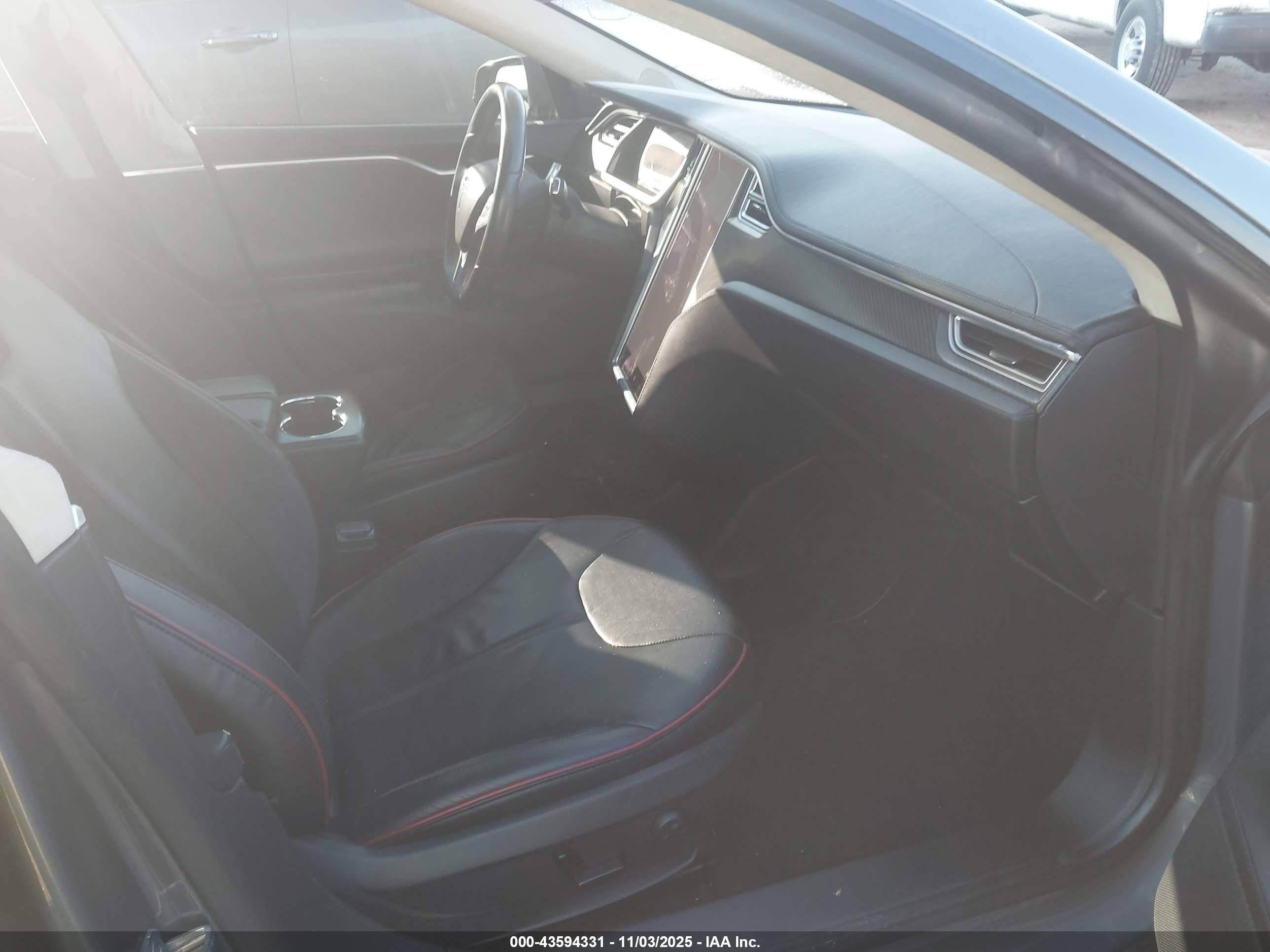 TESLA MODEL image 5