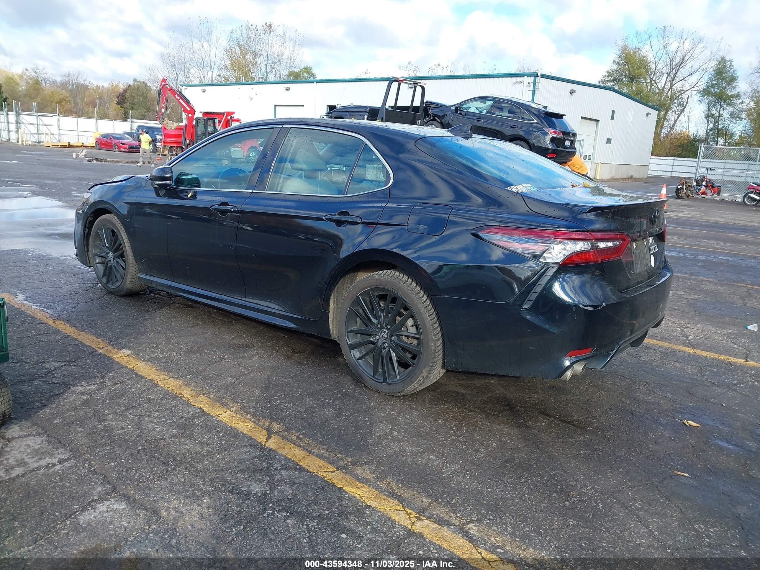 TOYOTA CAMRY image 3