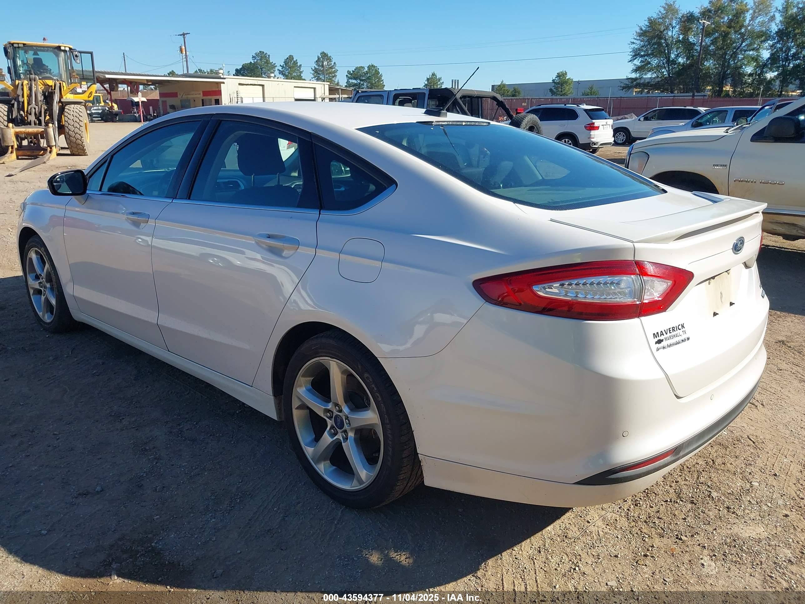 FORD FUSION image 3