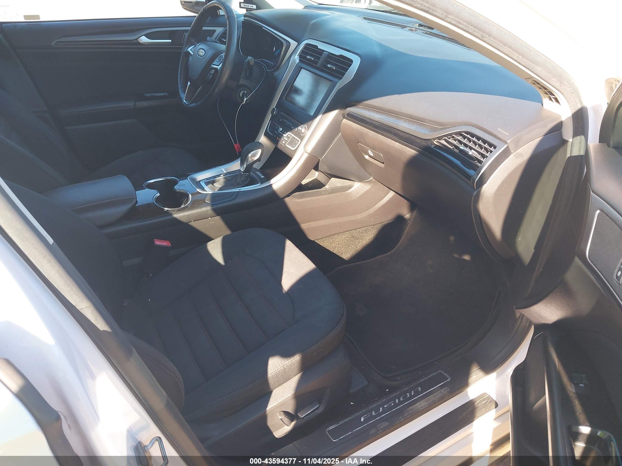 FORD FUSION image 5