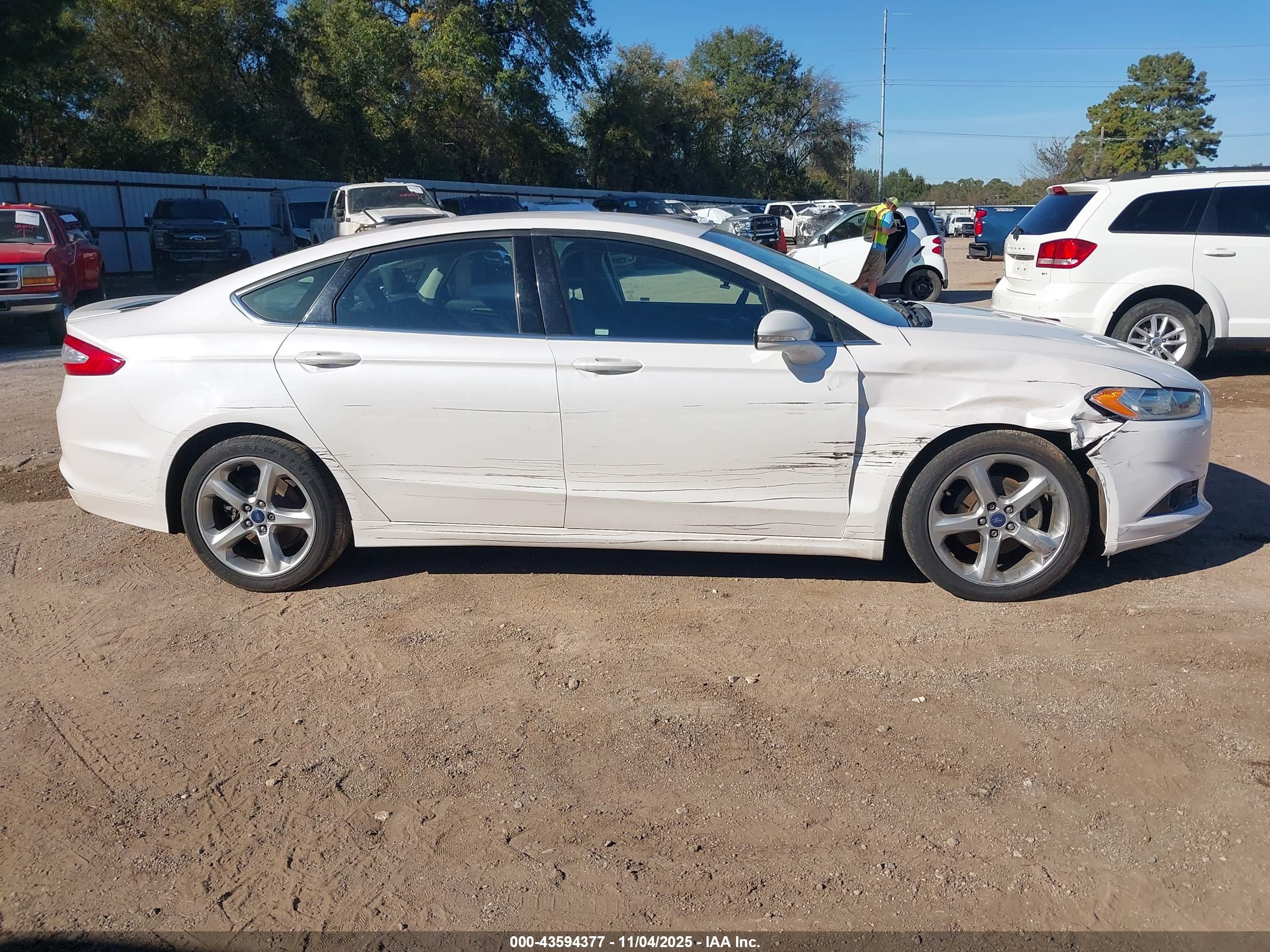 FORD FUSION image 6