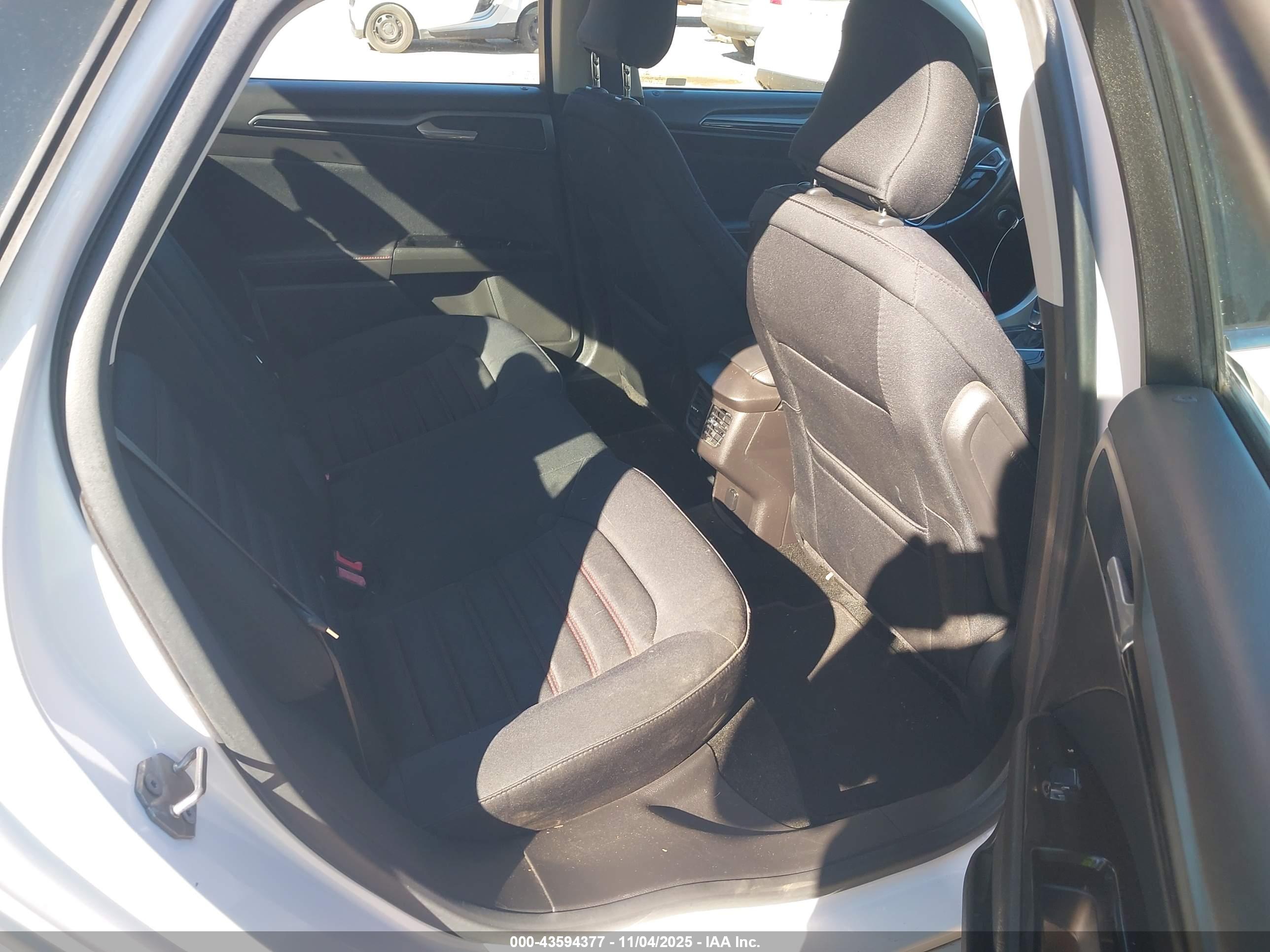 FORD FUSION image 8