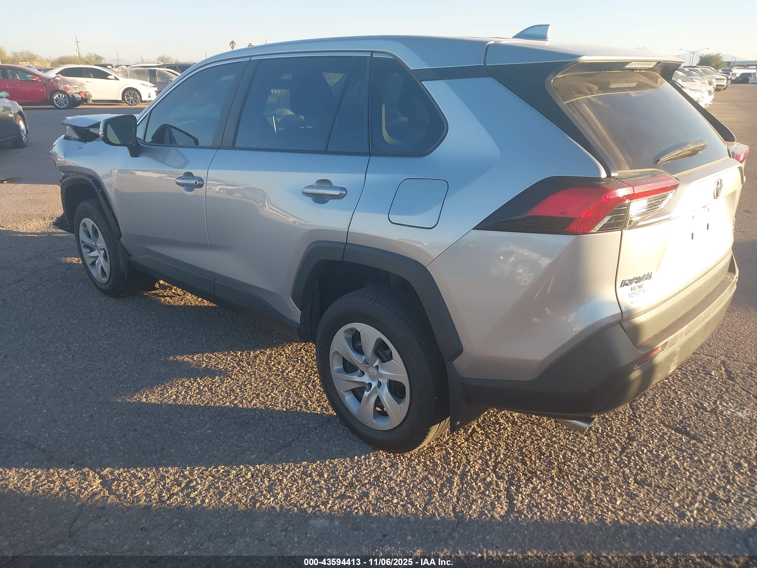 TOYOTA RAV4 image 3