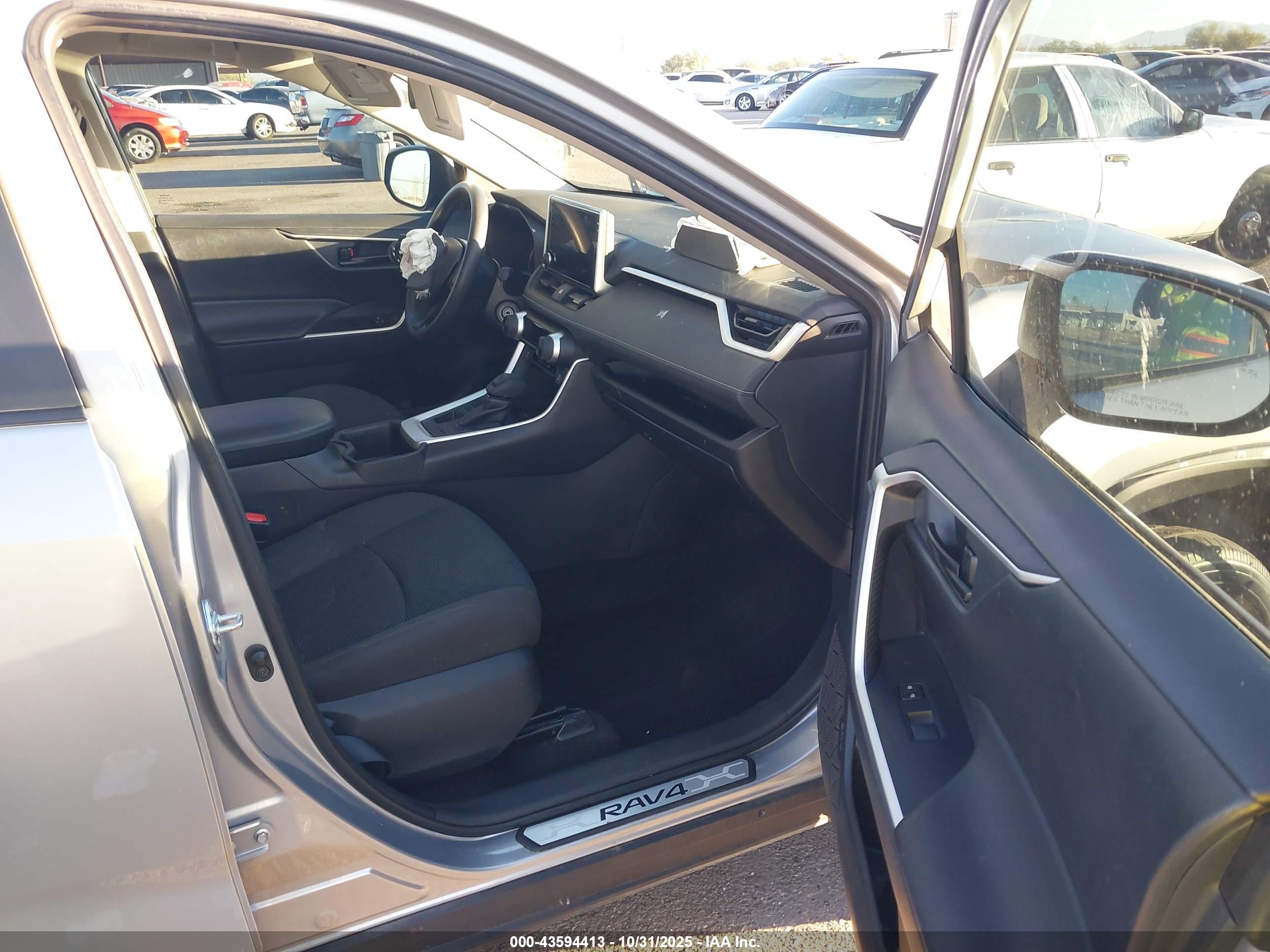 TOYOTA RAV4 image 5