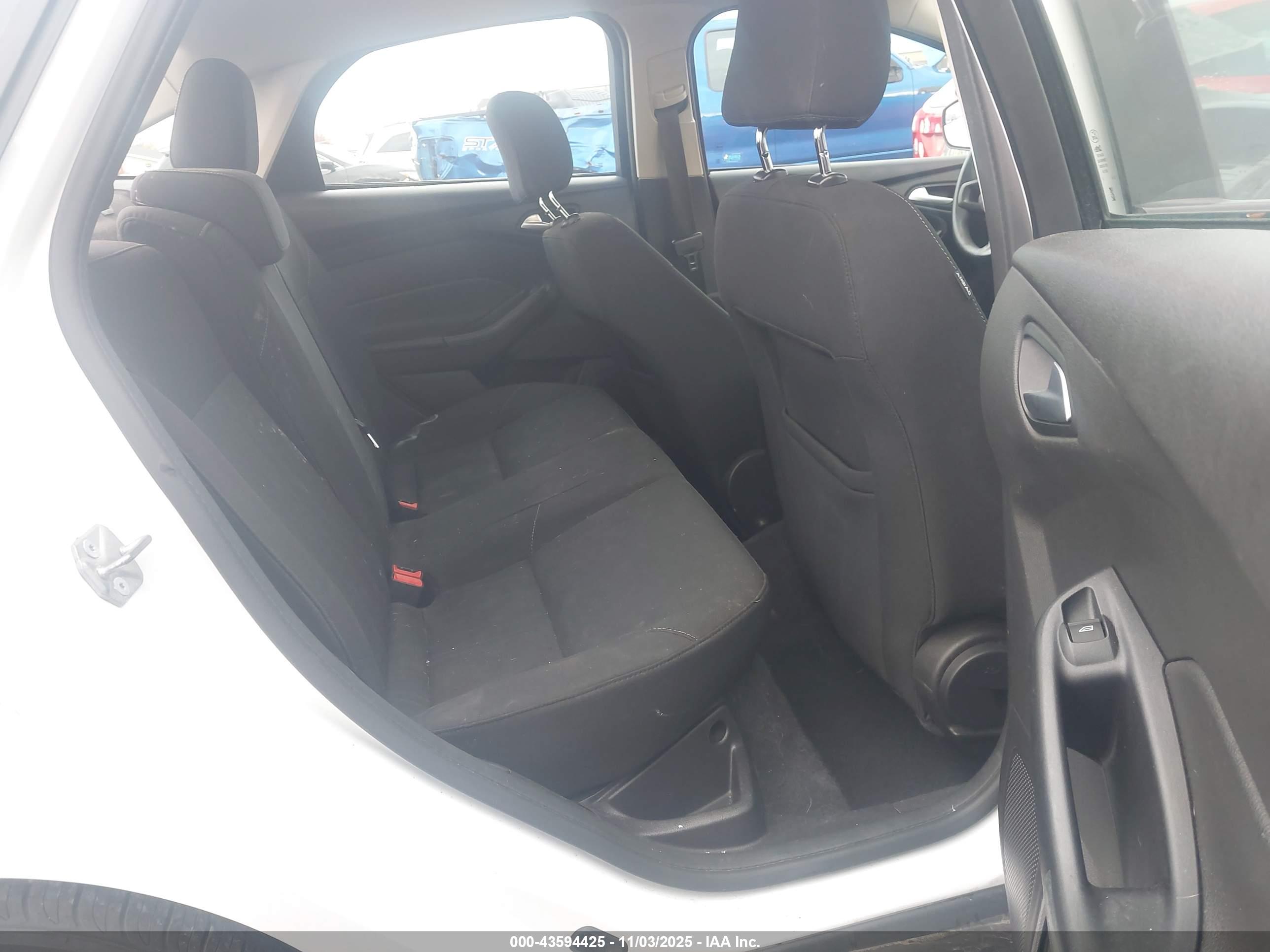 FORD FOCUS image 8