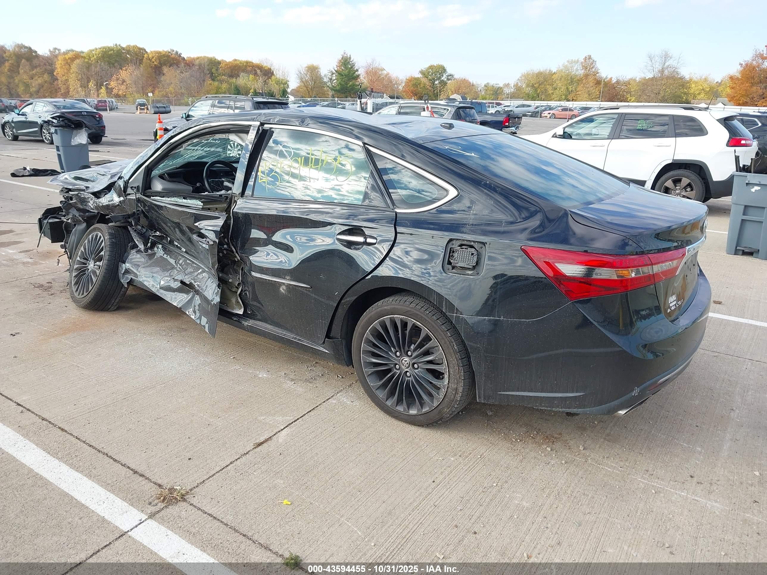 TOYOTA AVALON image 3