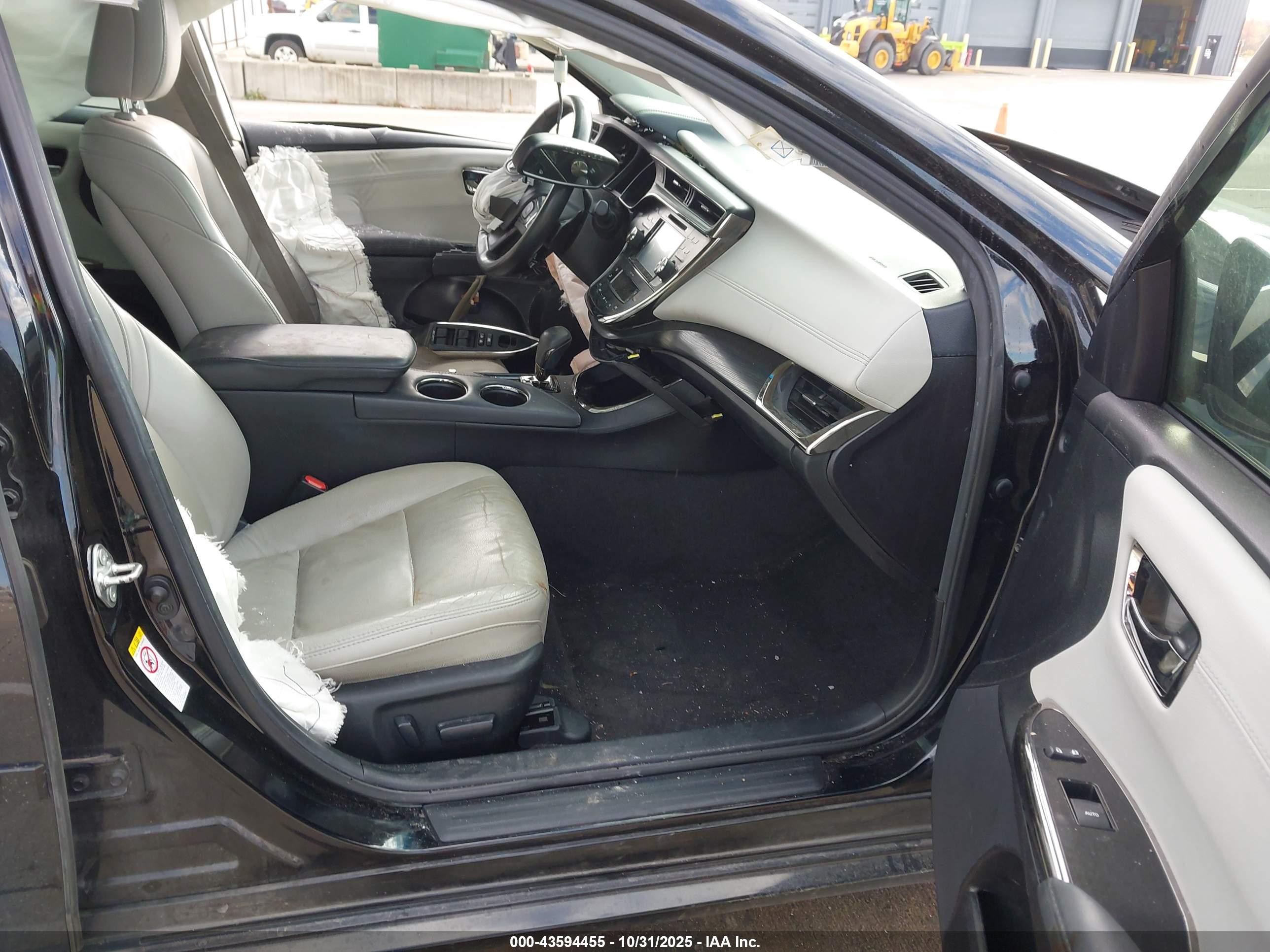 TOYOTA AVALON image 5
