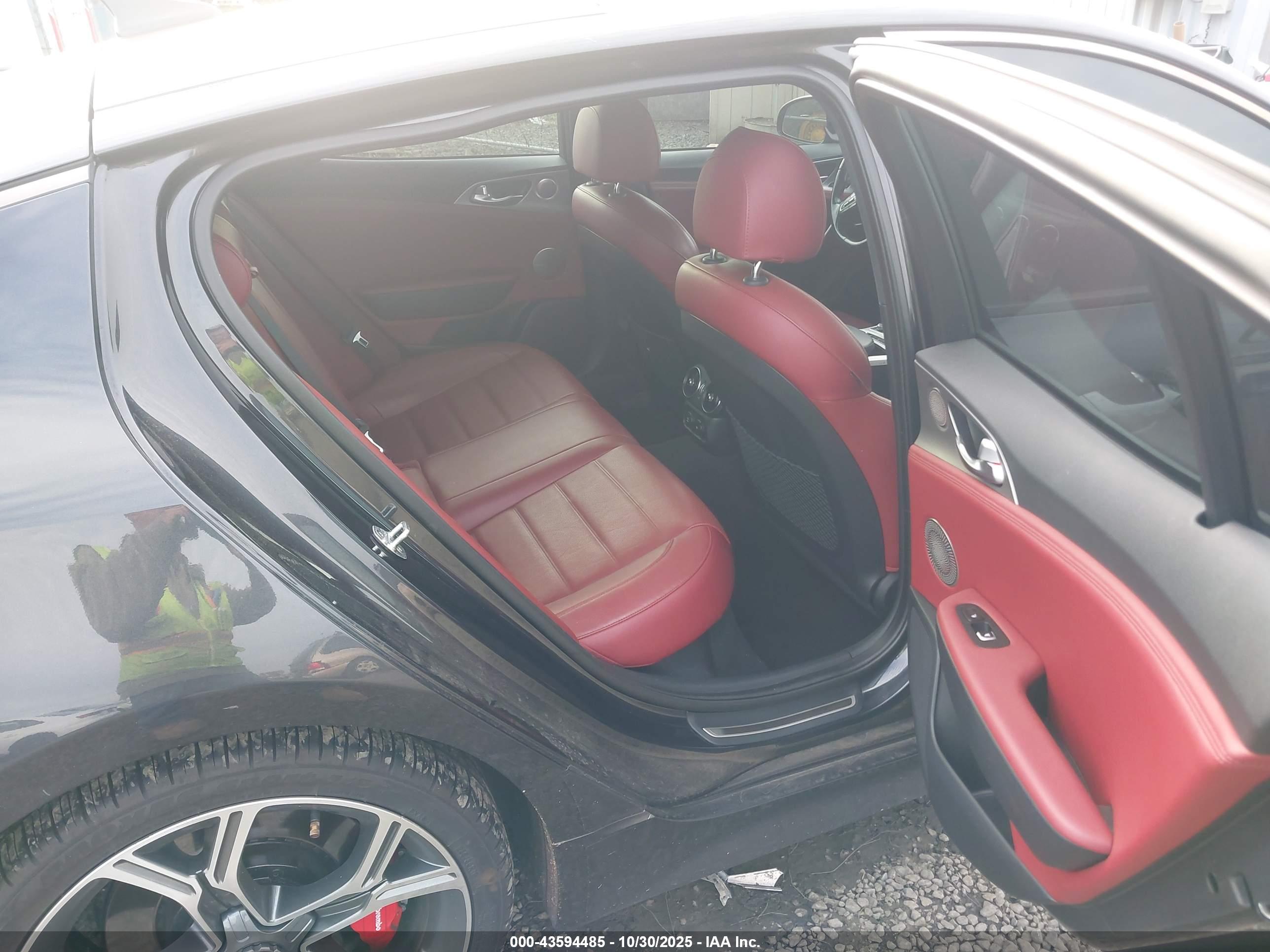 KIA STINGER image 8
