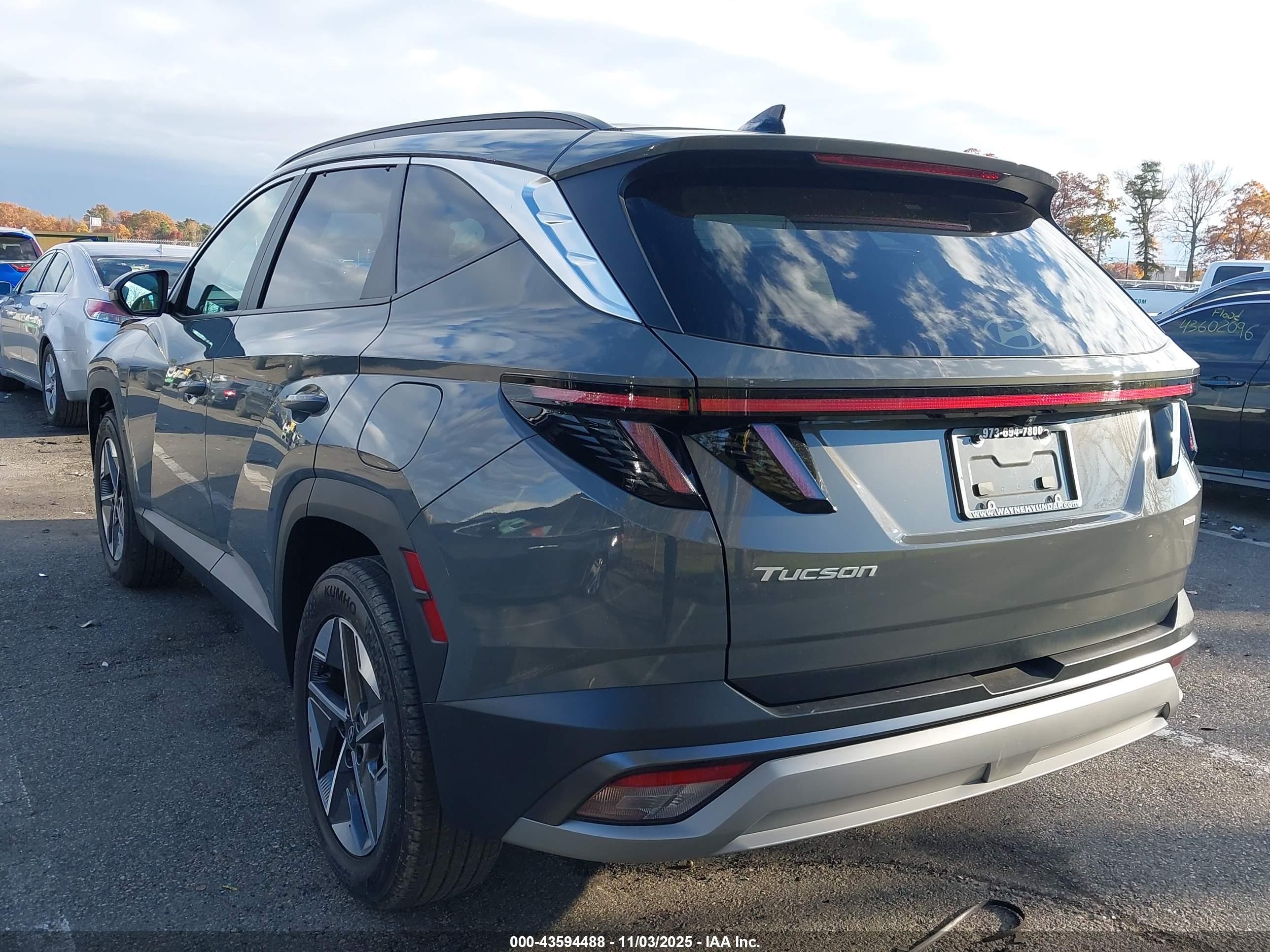 HYUNDAI TUCSON image 3