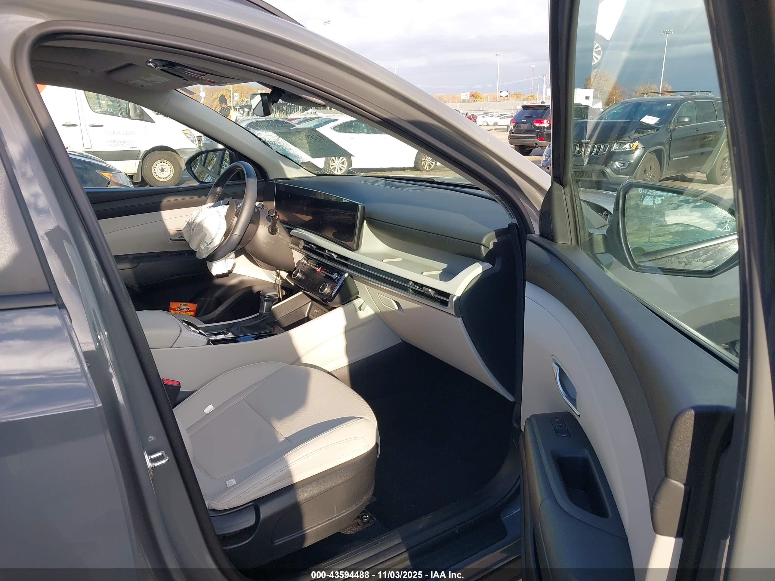 HYUNDAI TUCSON image 5