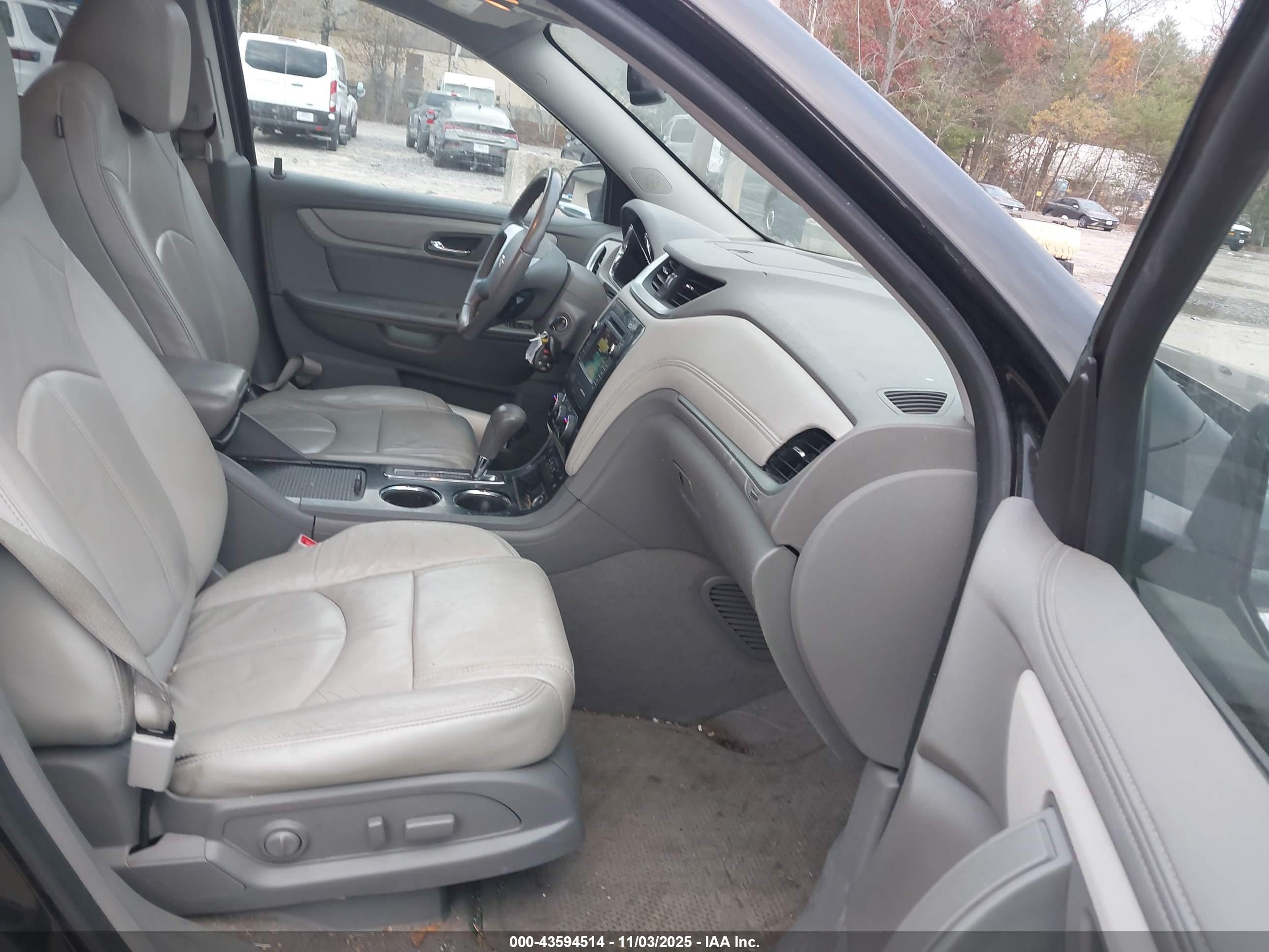 CHEVROLET TRAVERSE image 5