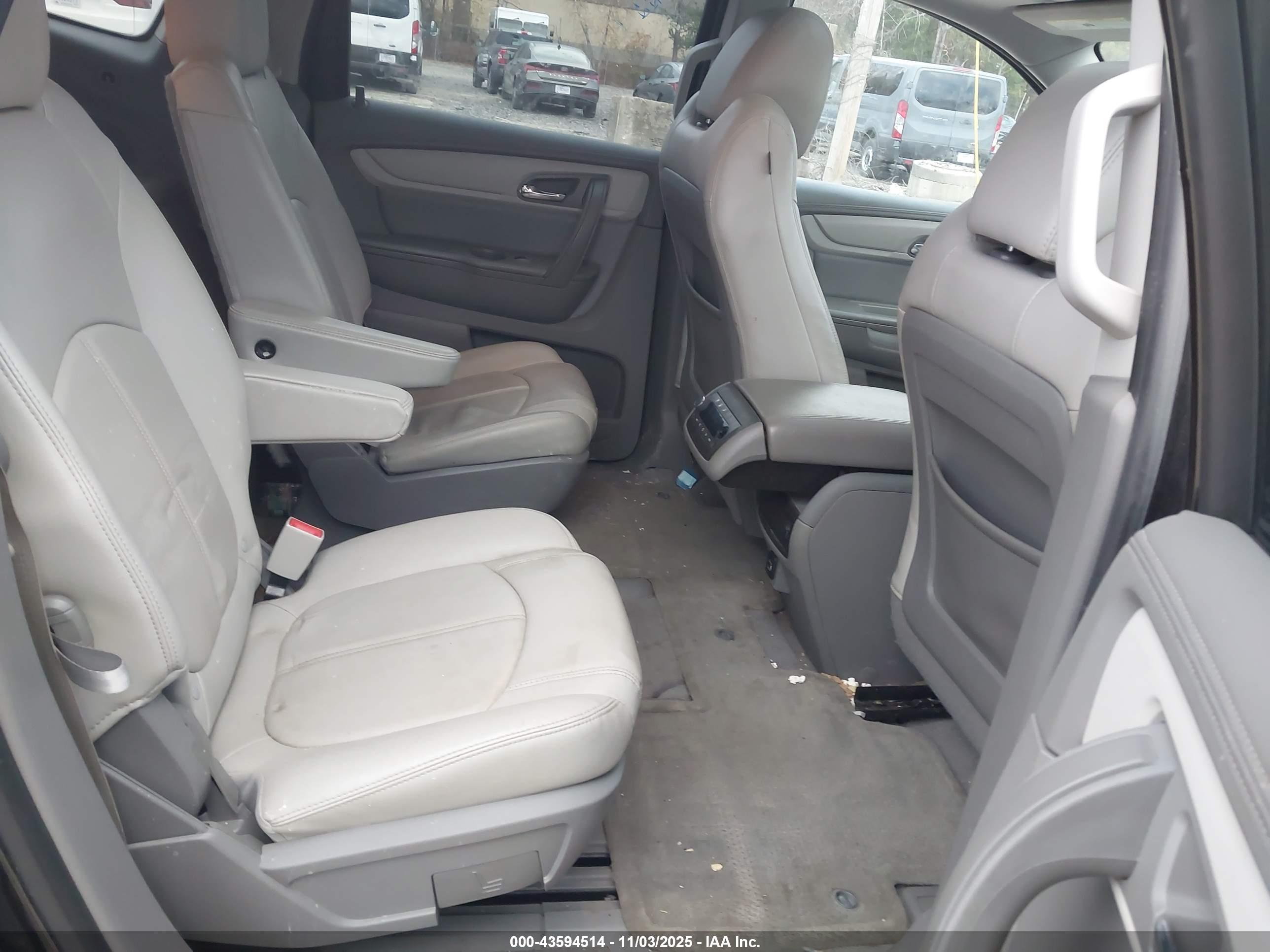 CHEVROLET TRAVERSE image 8