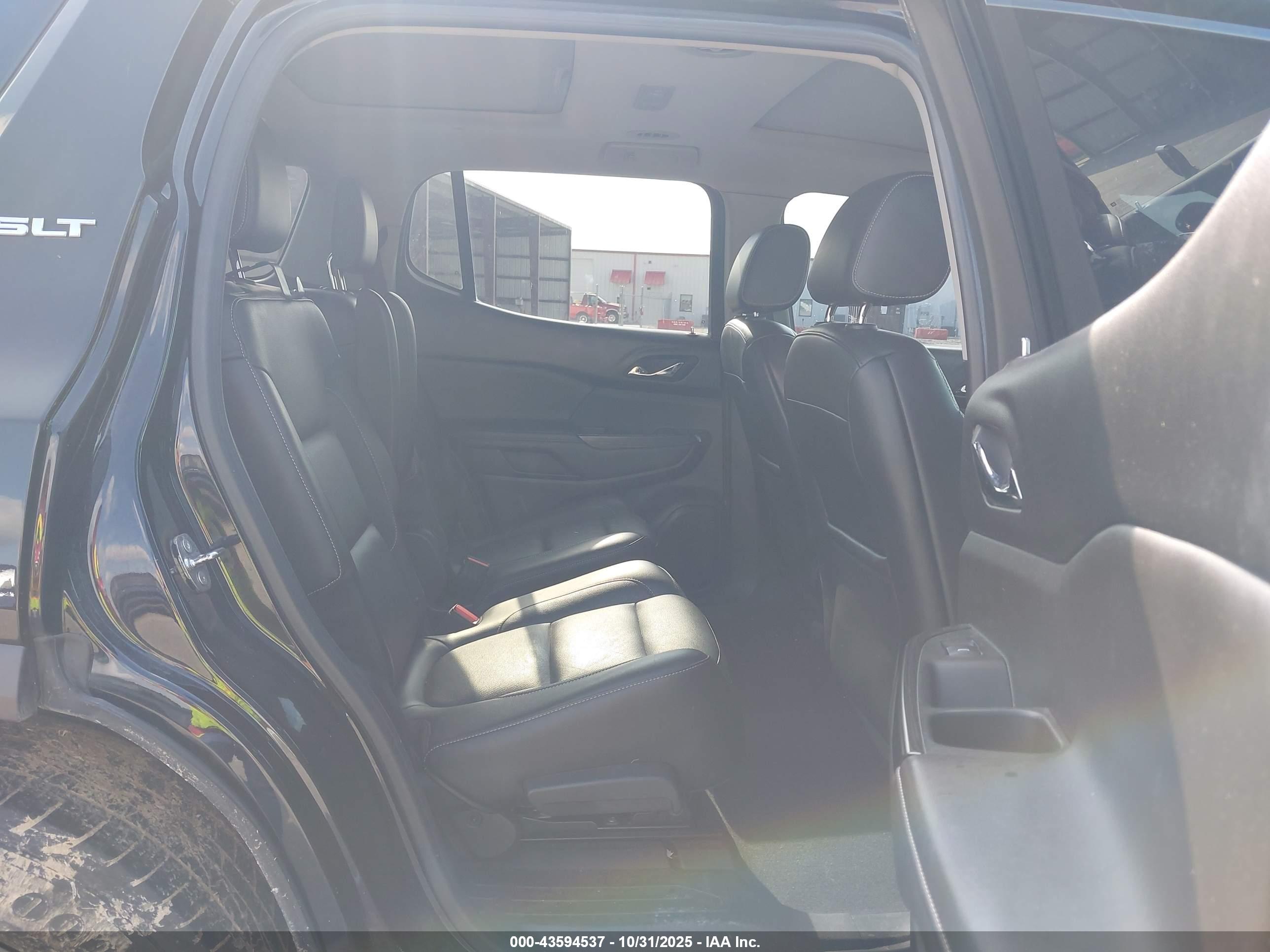 GMC ACADIA image 8