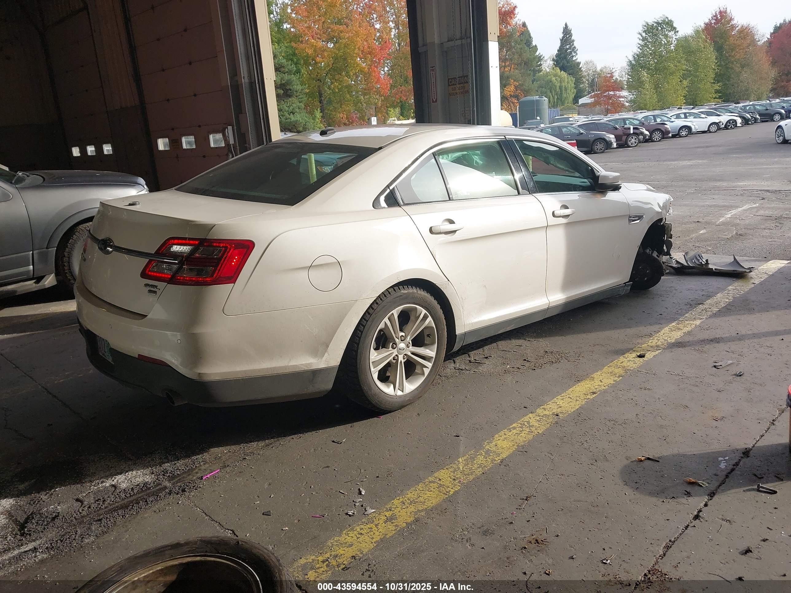 FORD TAURUS image 4