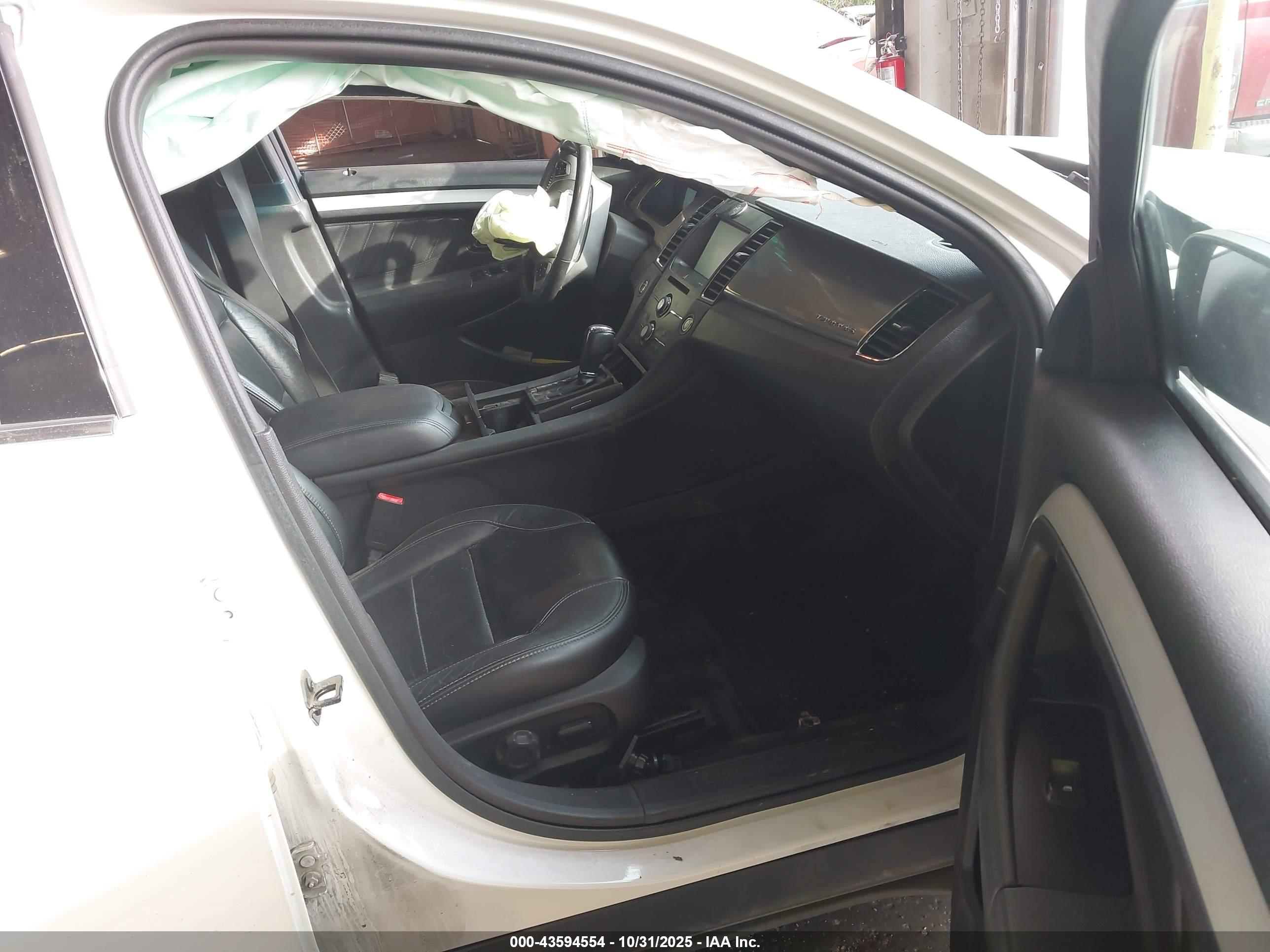 FORD TAURUS image 5