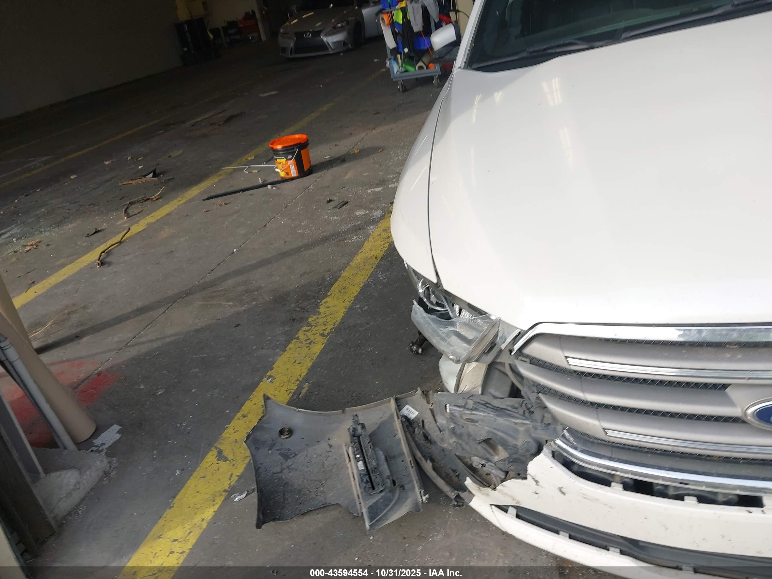 FORD TAURUS image 6