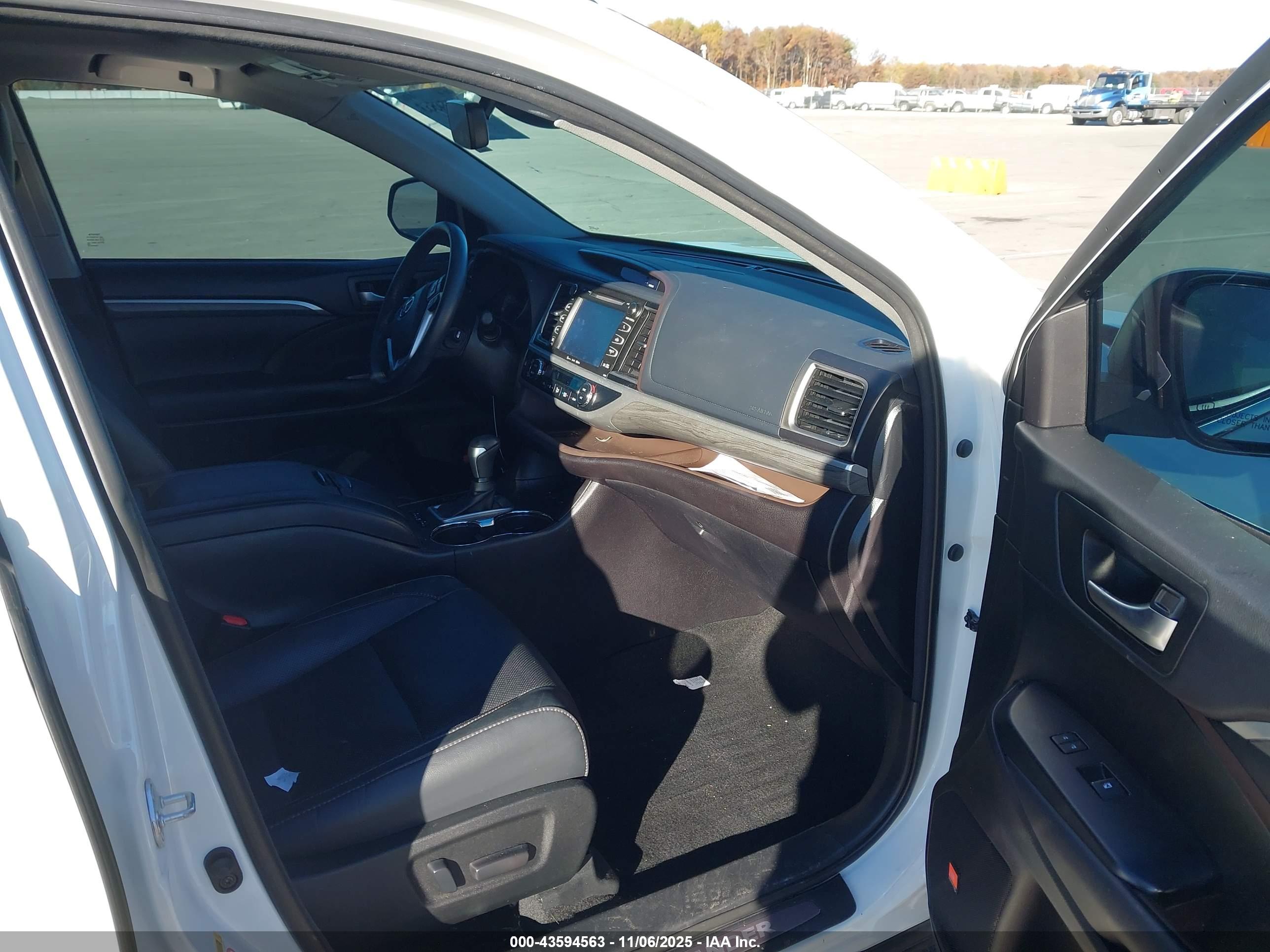 TOYOTA HIGHLANDER image 5