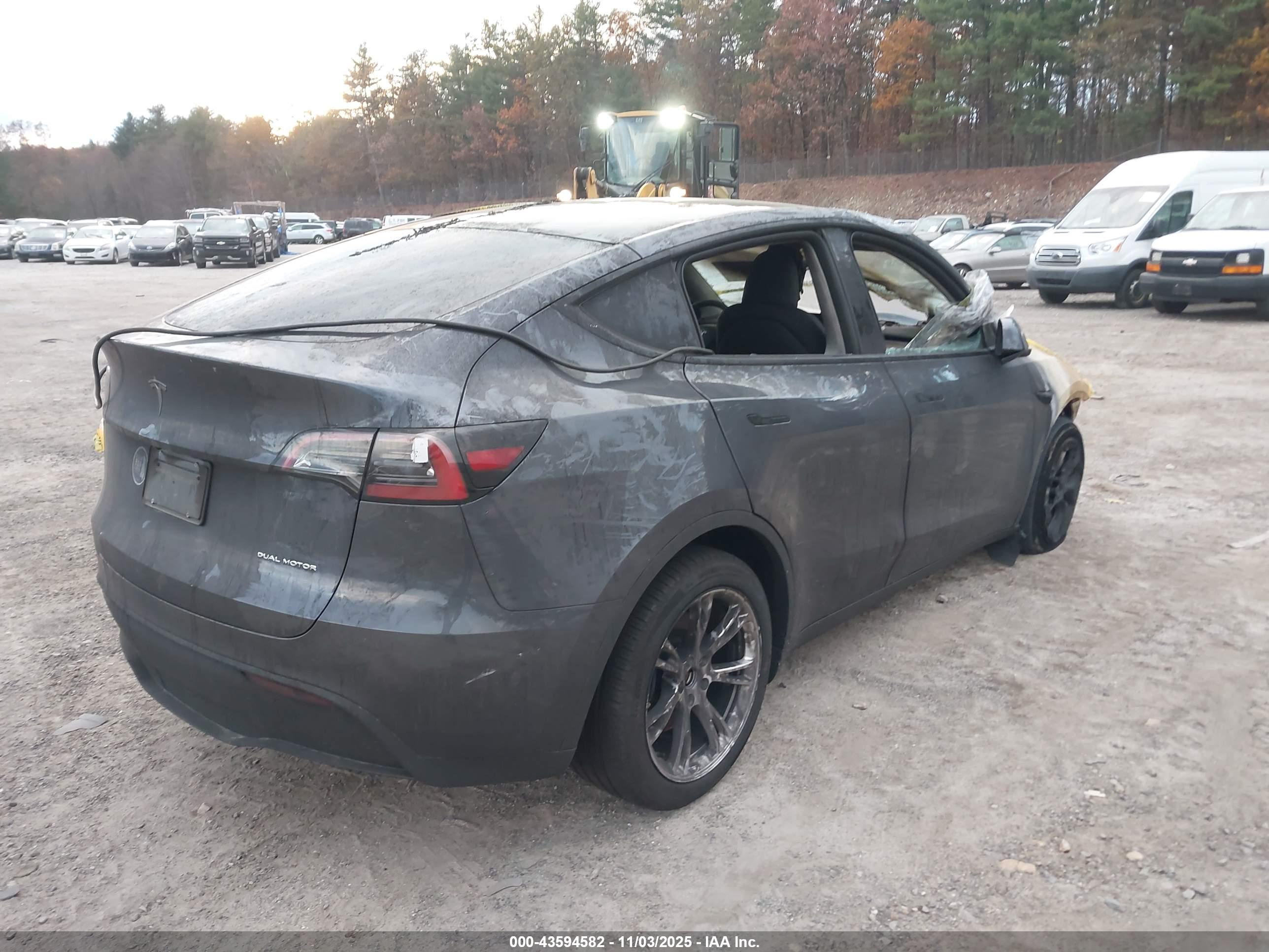 TESLA MODEL image 4
