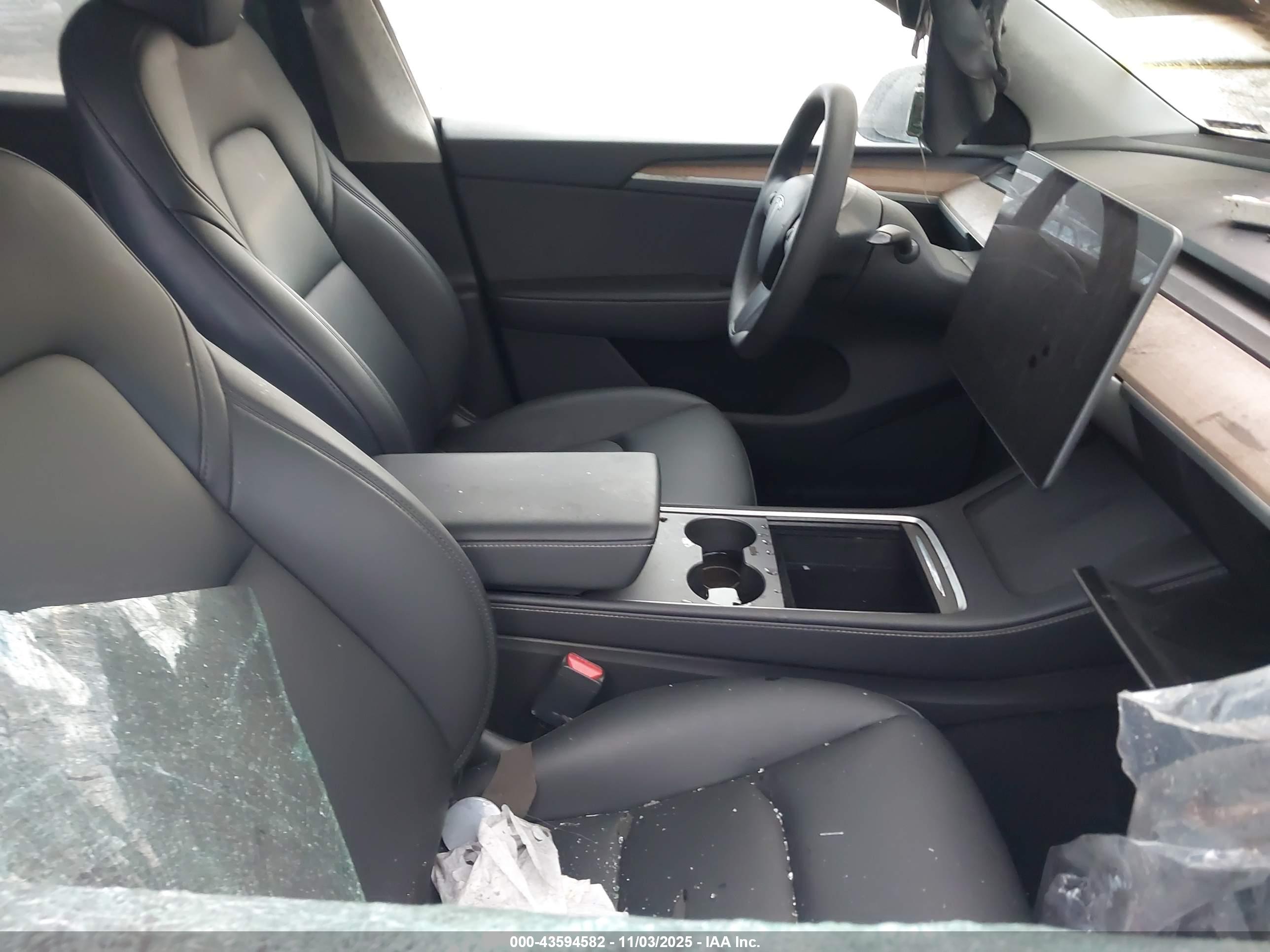 TESLA MODEL image 5