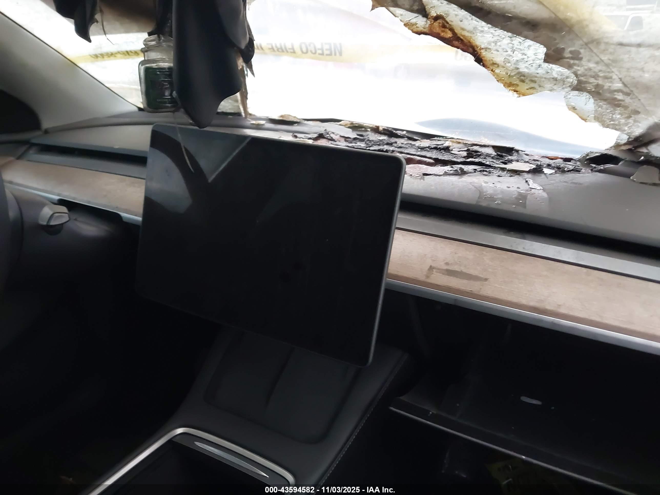 TESLA MODEL image 7