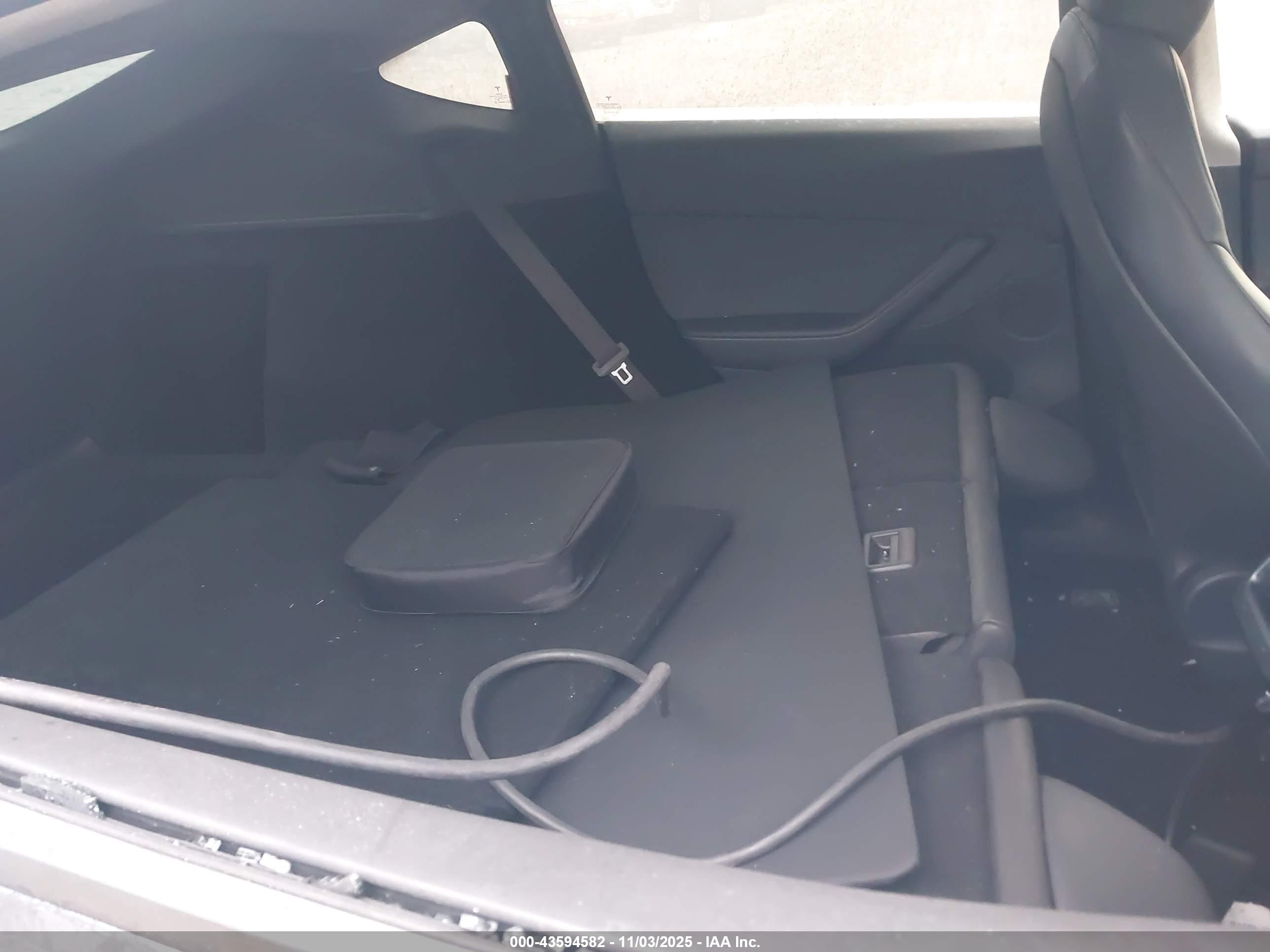 TESLA MODEL image 8