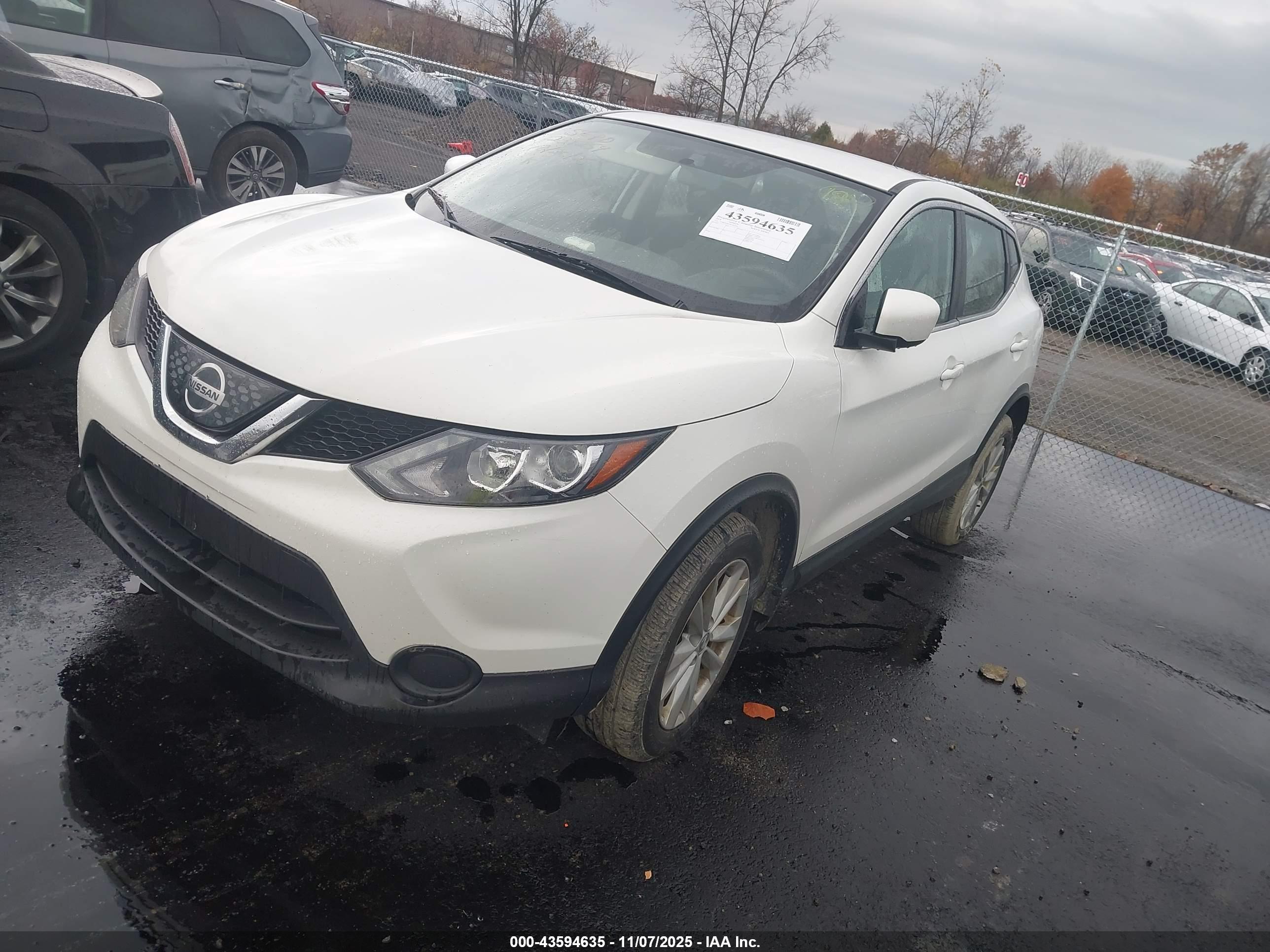 NISSAN ROGUE image 2