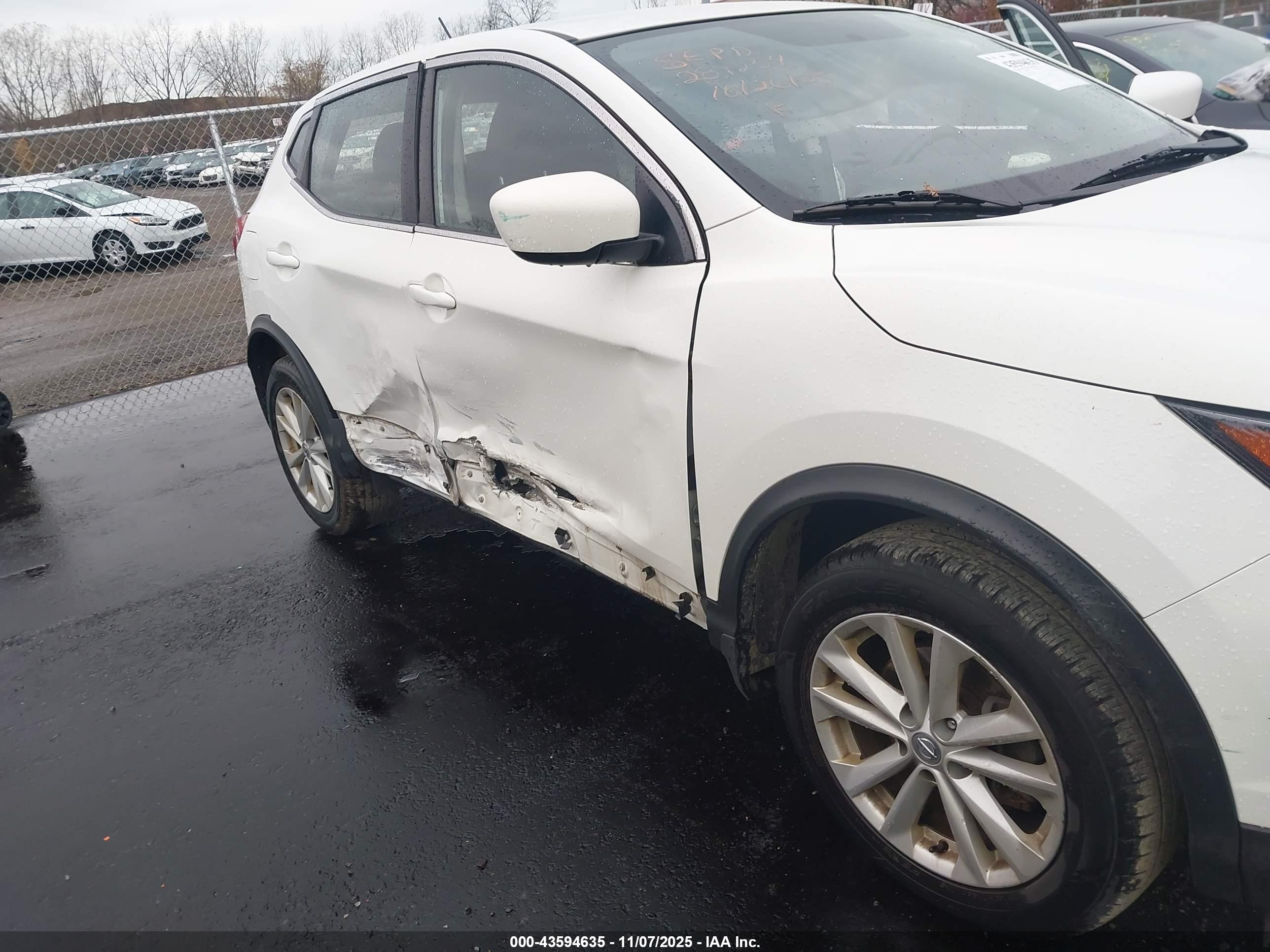 NISSAN ROGUE image 6