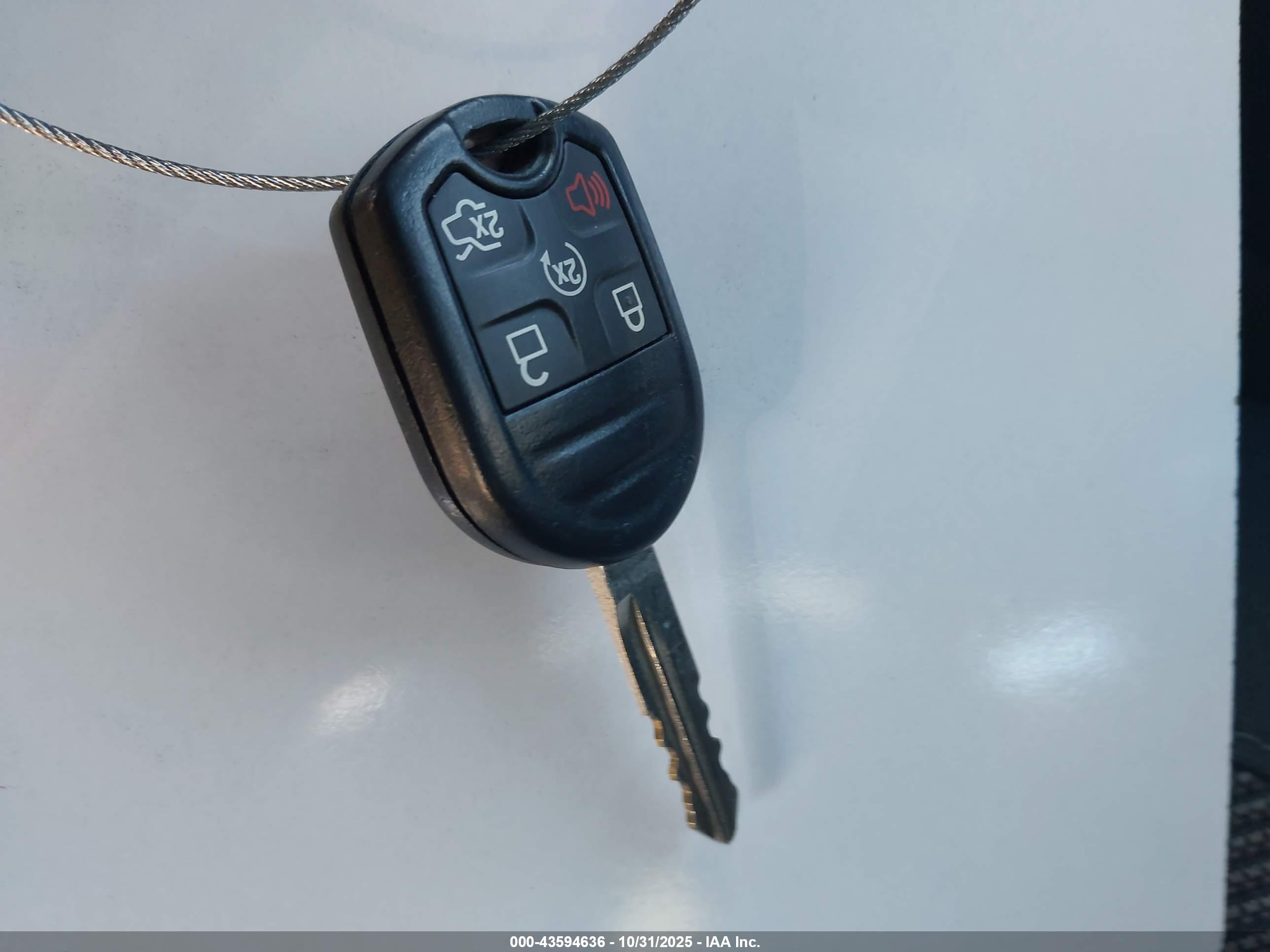FORD TAURUS image 11