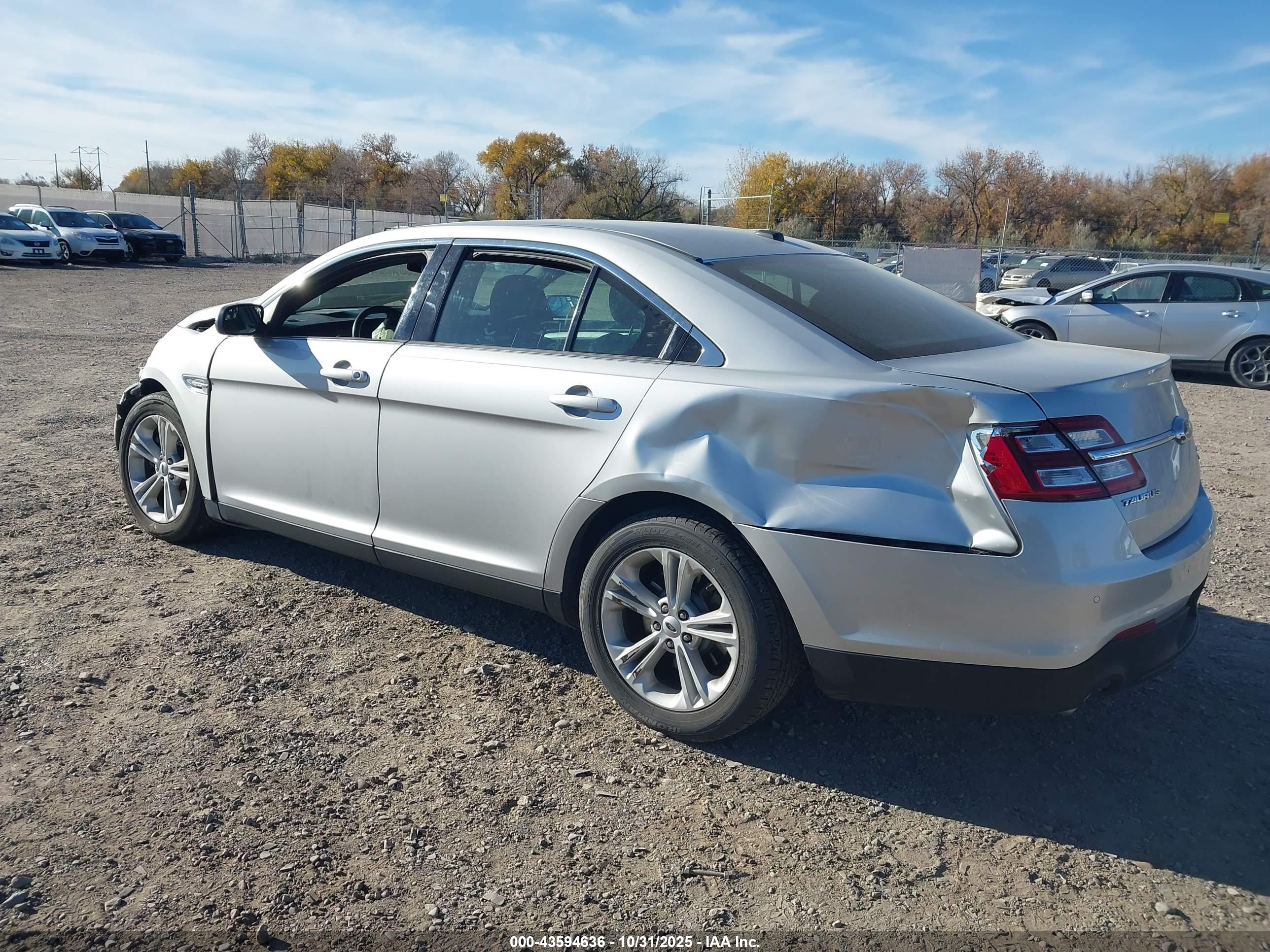 FORD TAURUS image 3