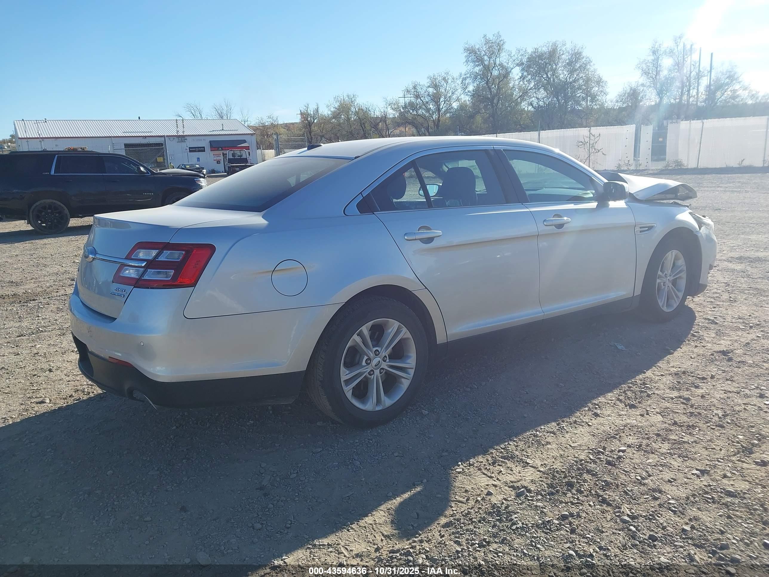 FORD TAURUS image 4
