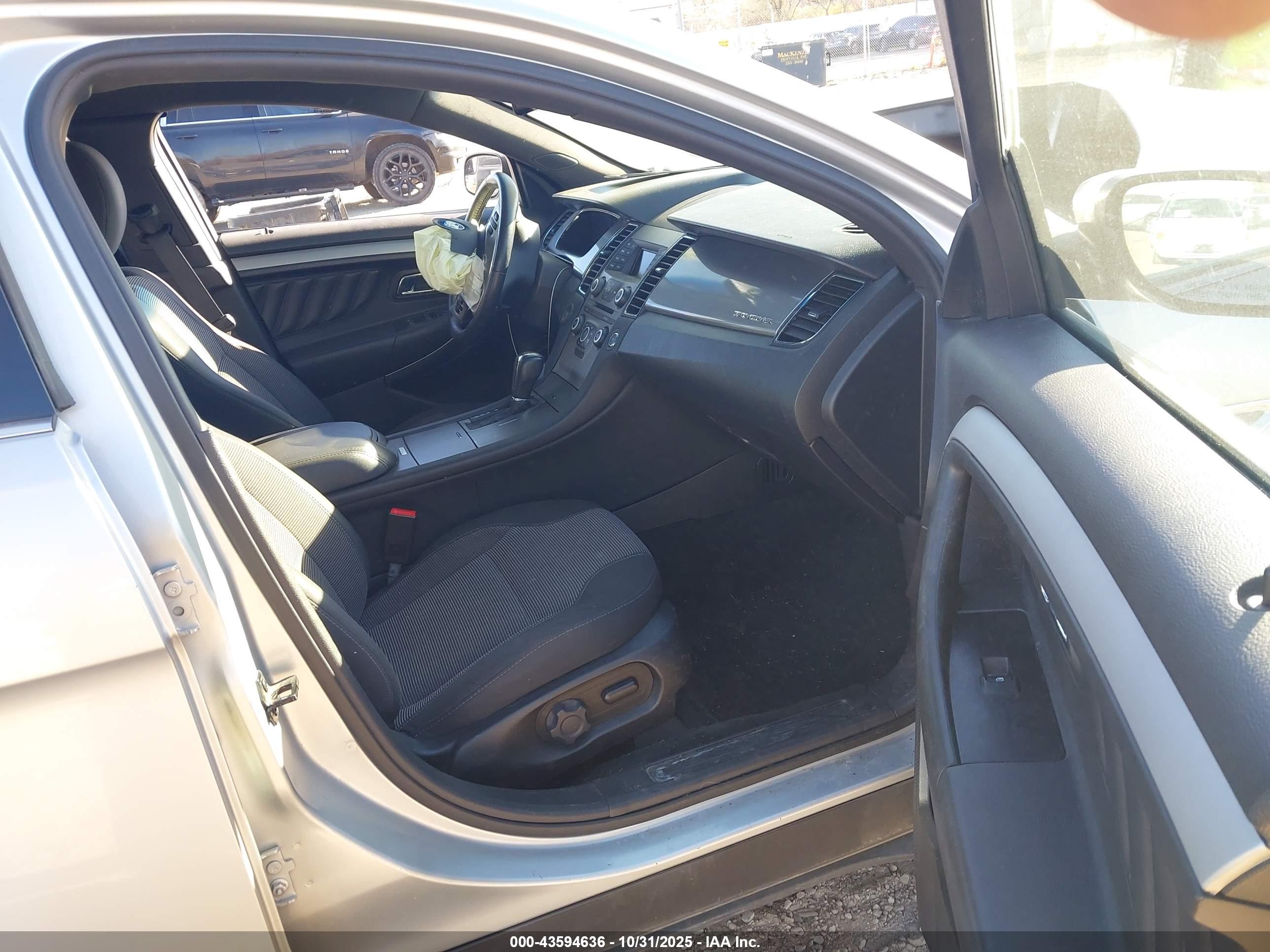 FORD TAURUS image 5