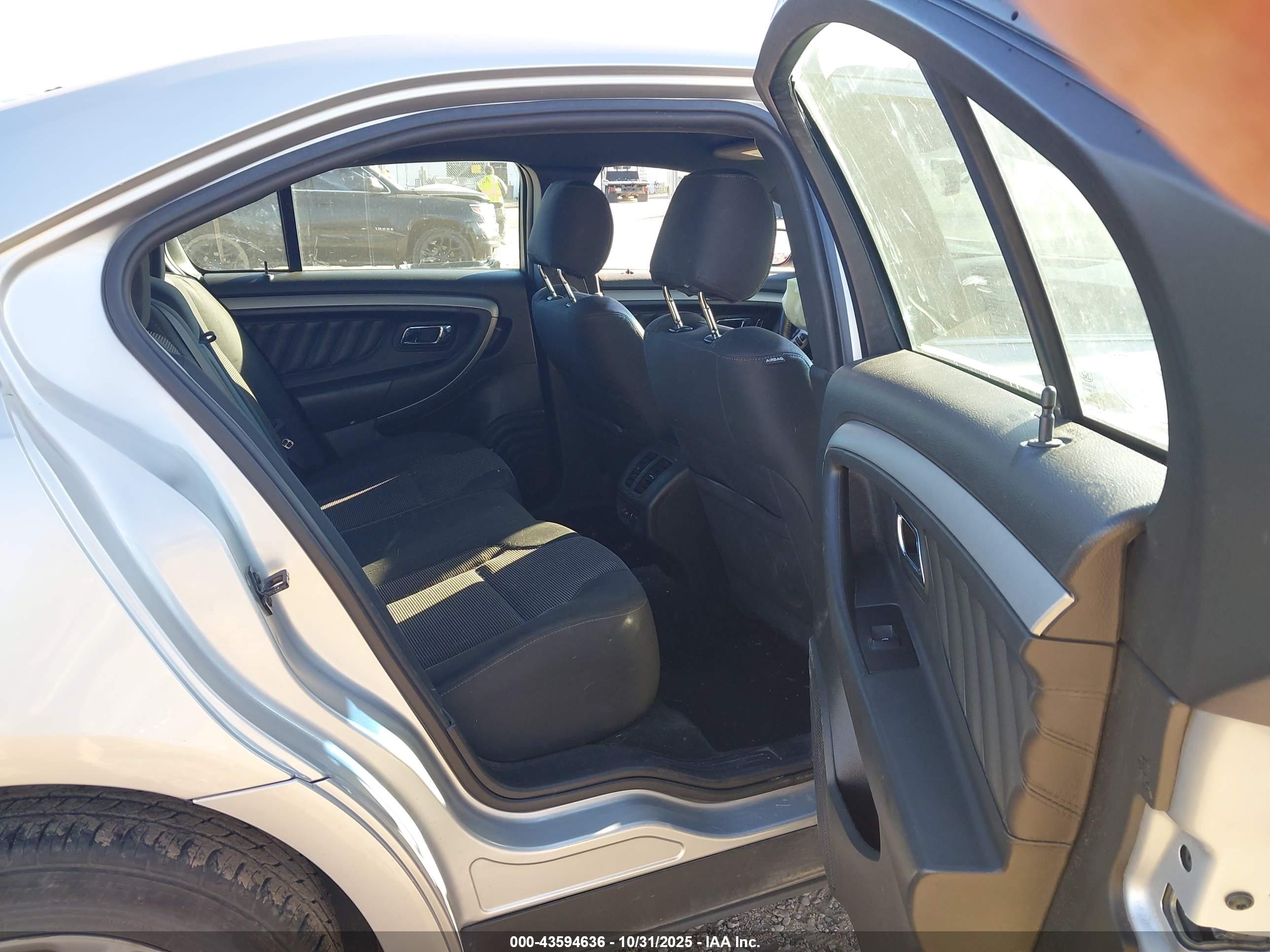 FORD TAURUS image 8