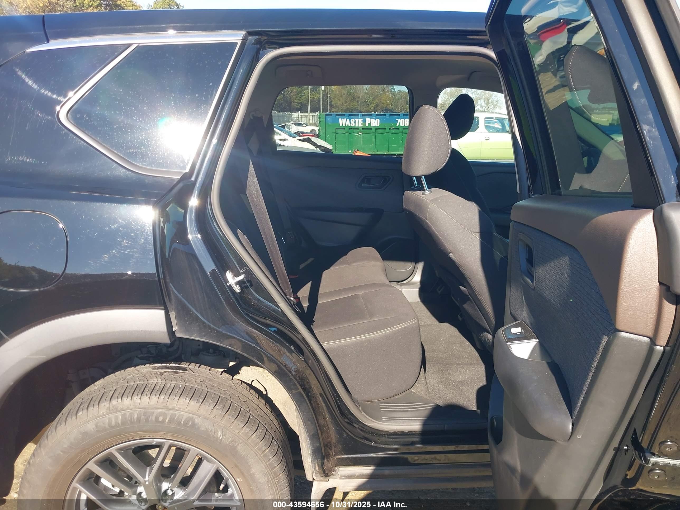 NISSAN ROGUE image 8
