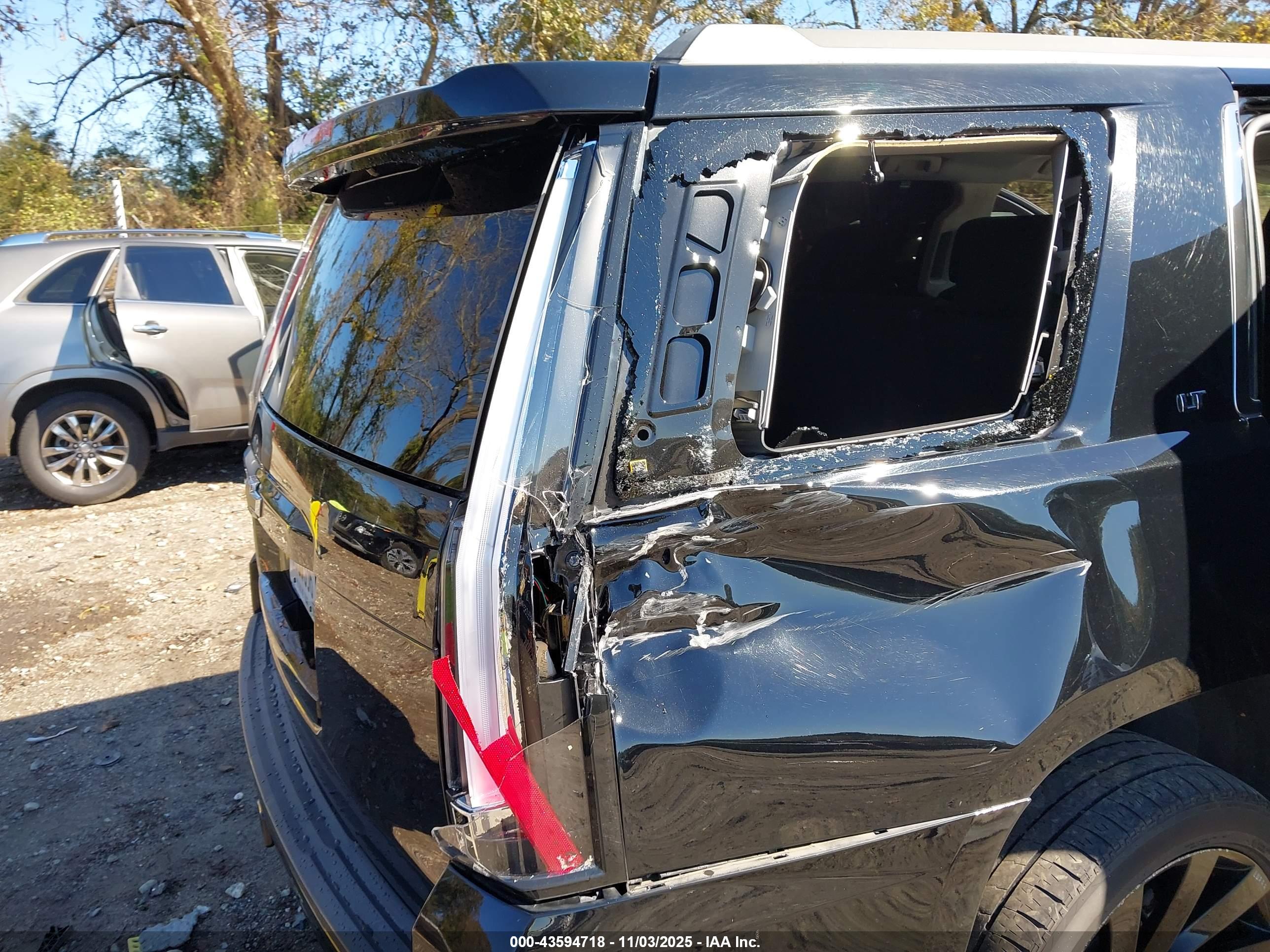 CHEVROLET TAHOE image 6