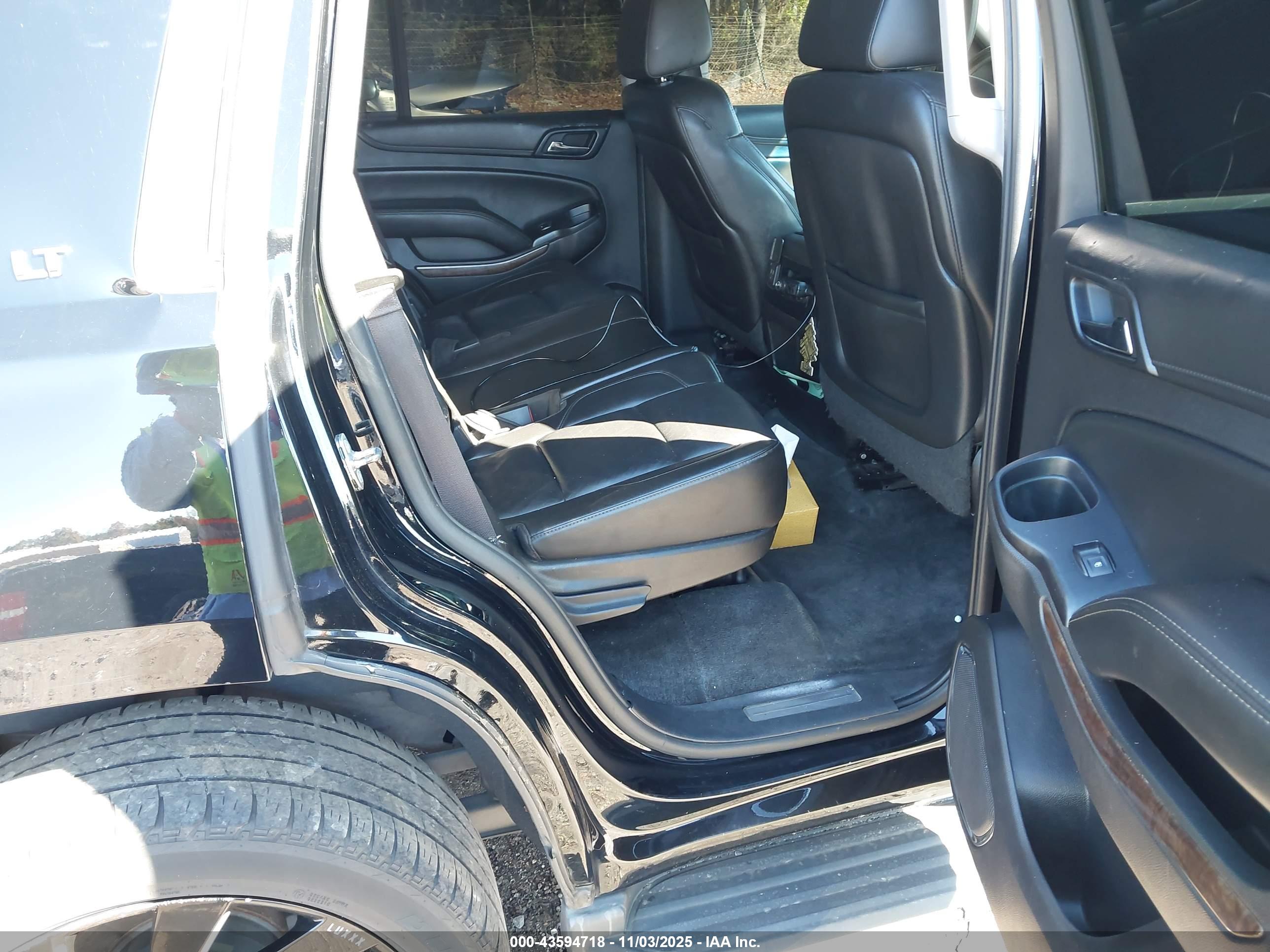 CHEVROLET TAHOE image 8