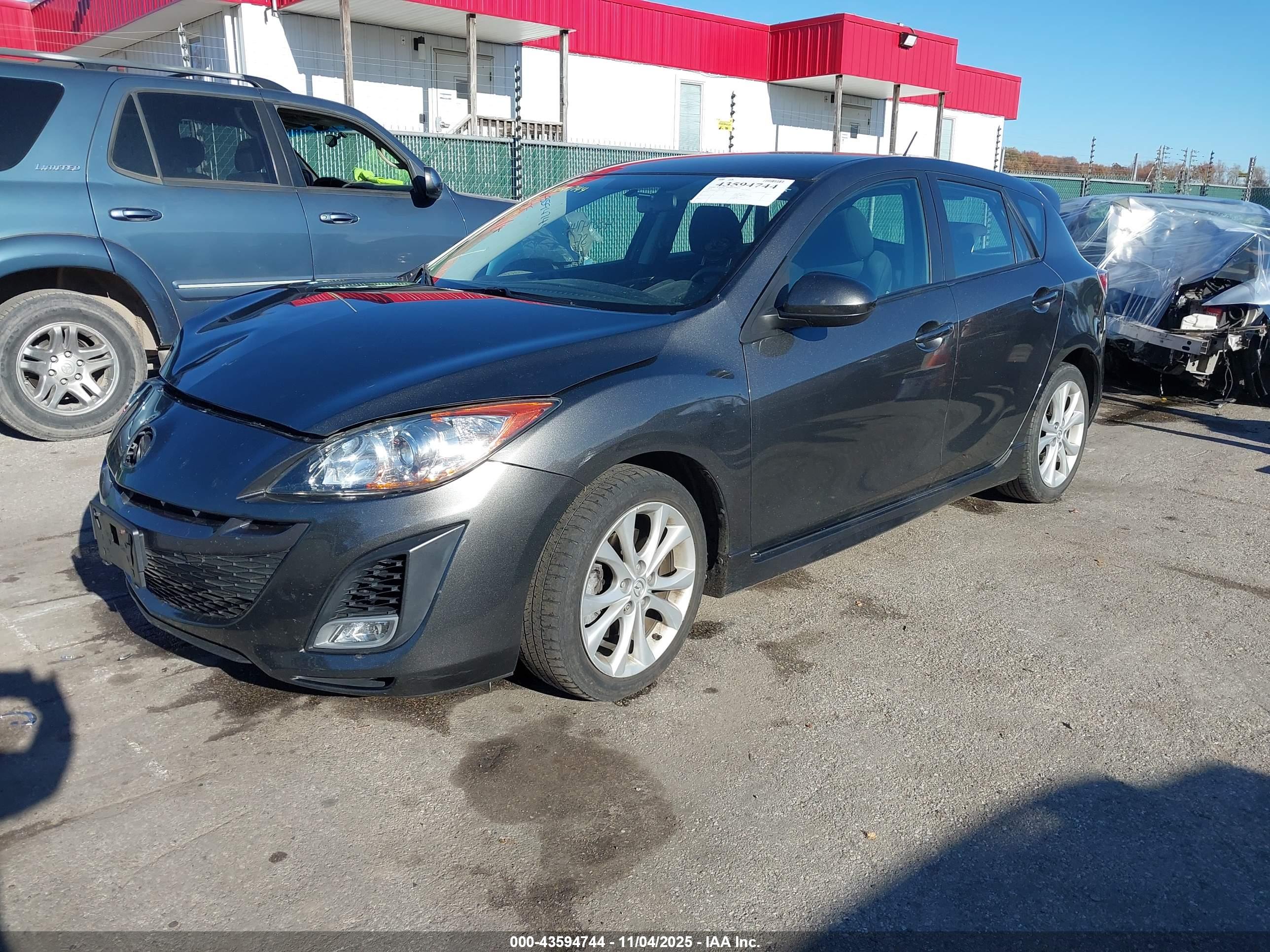 MAZDA MAZDA3 image 2