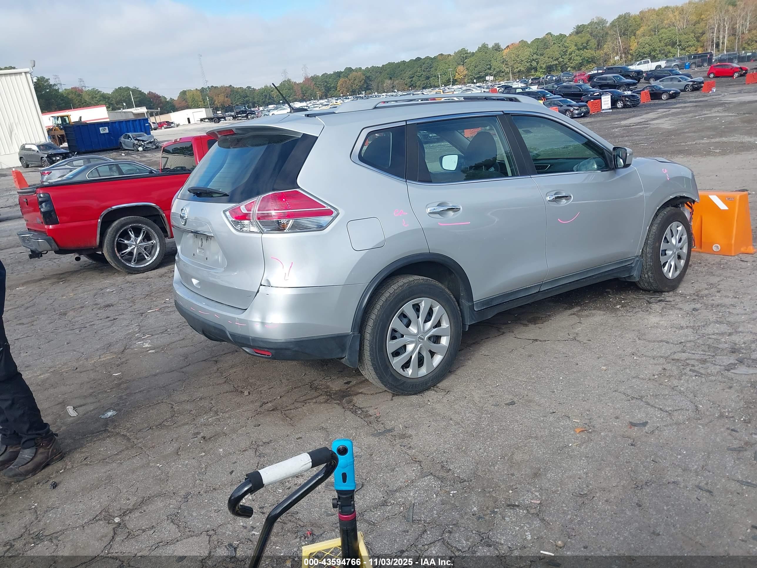NISSAN ROGUE image 4
